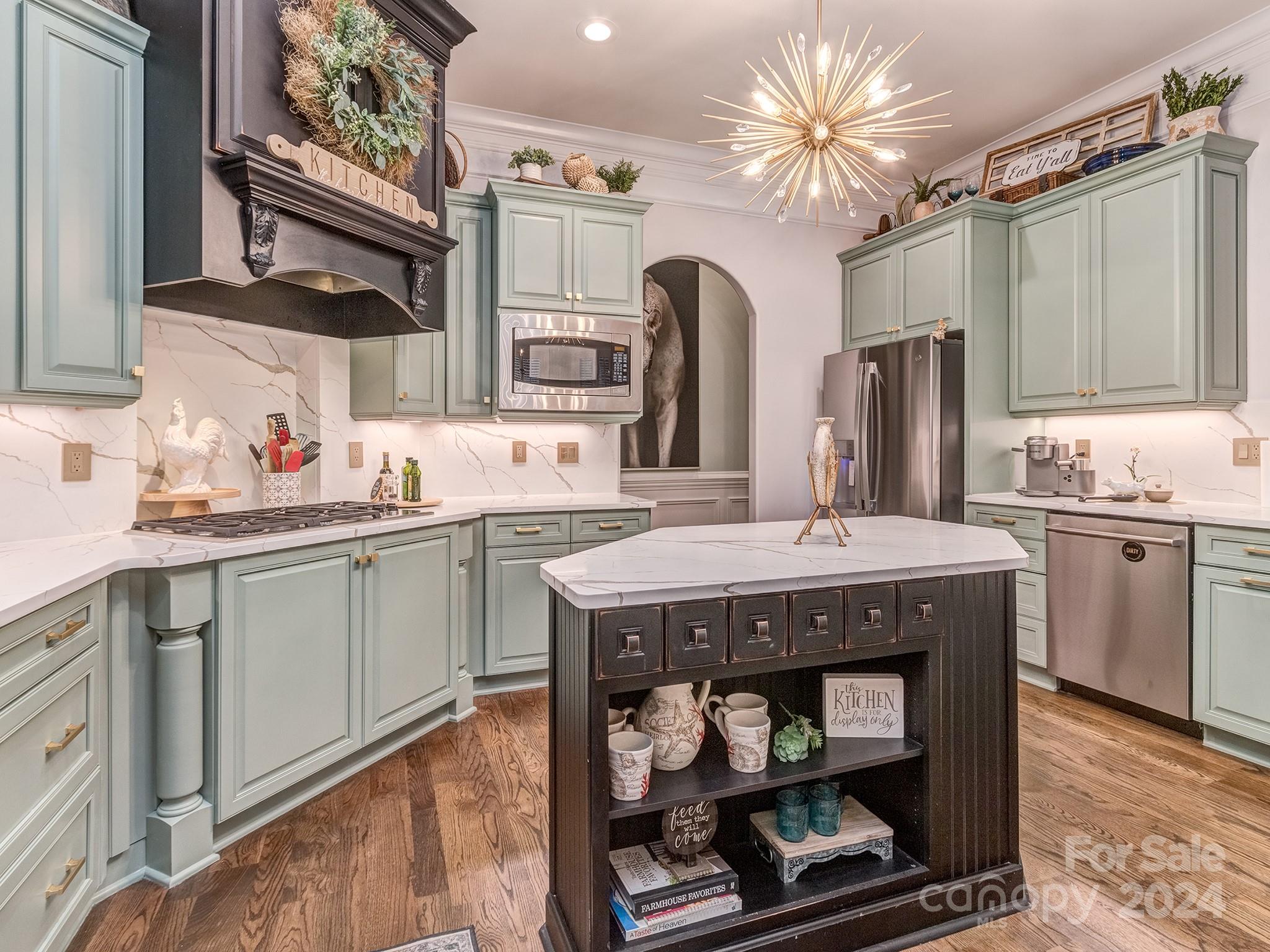 736 Cooks Cove Ridge