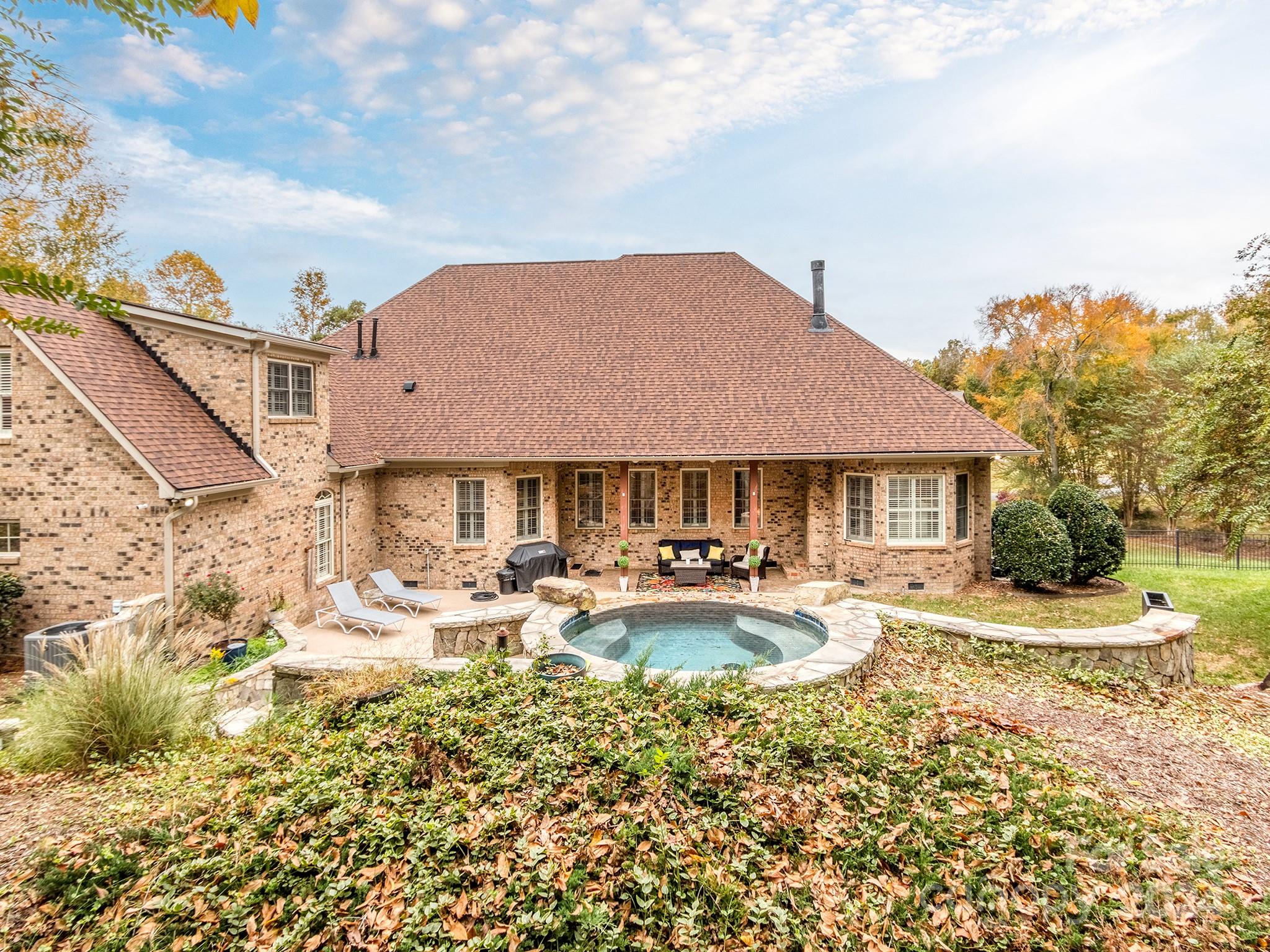 736 Cooks Cove Ridge