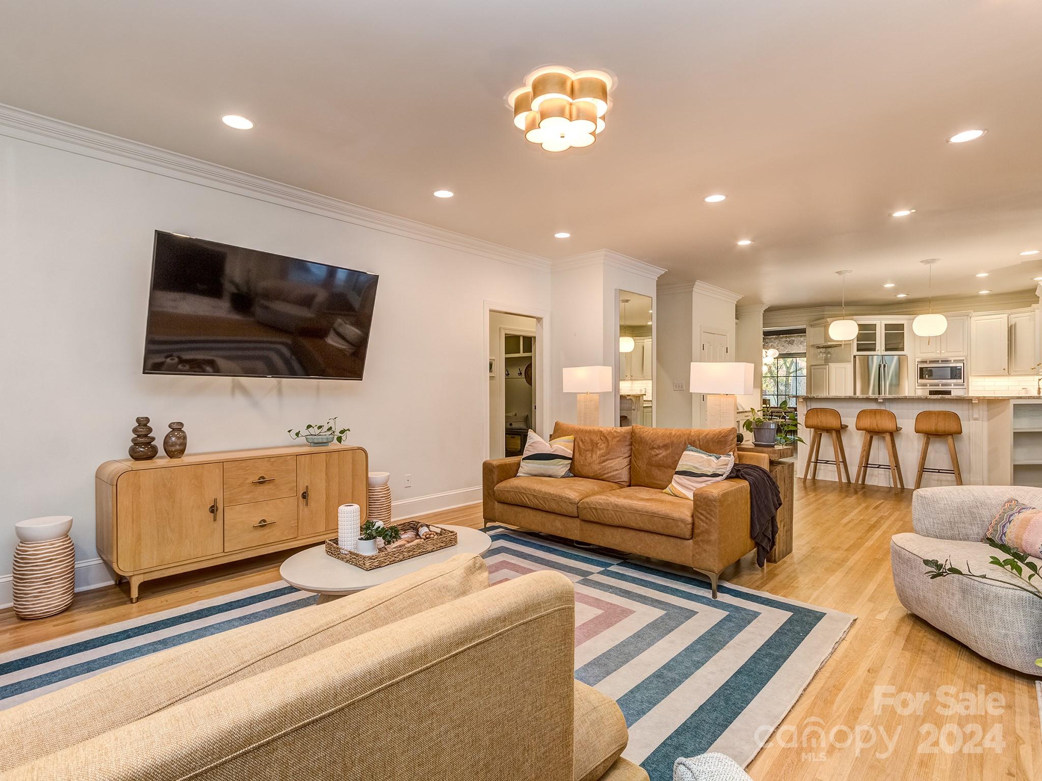5527 Camelot Drive
