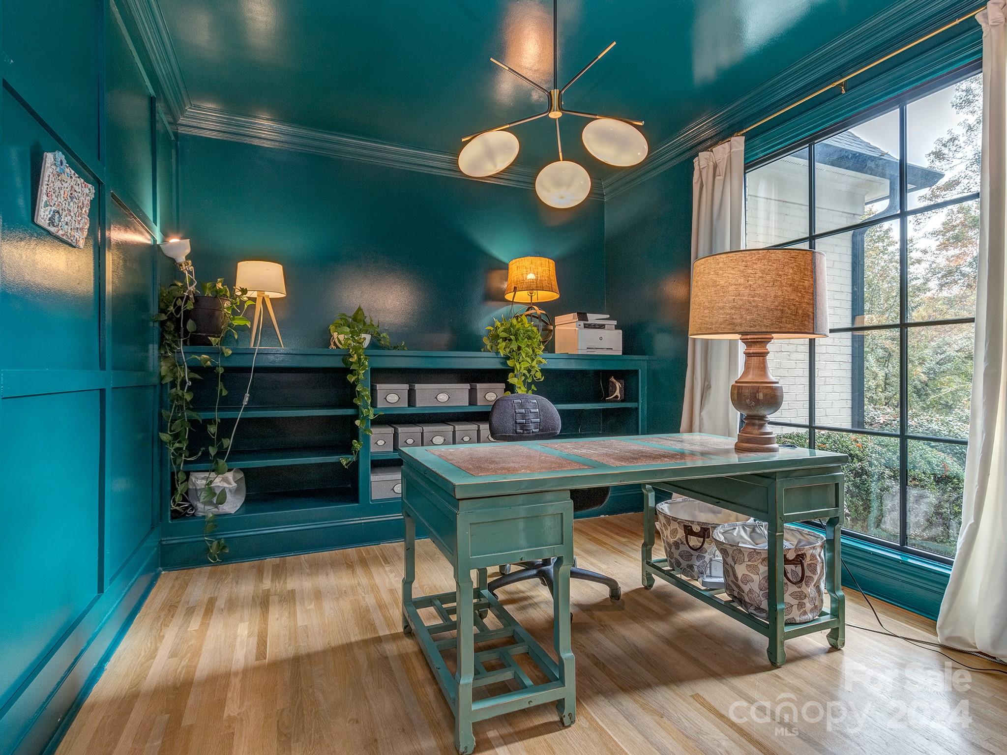 5527 Camelot Drive