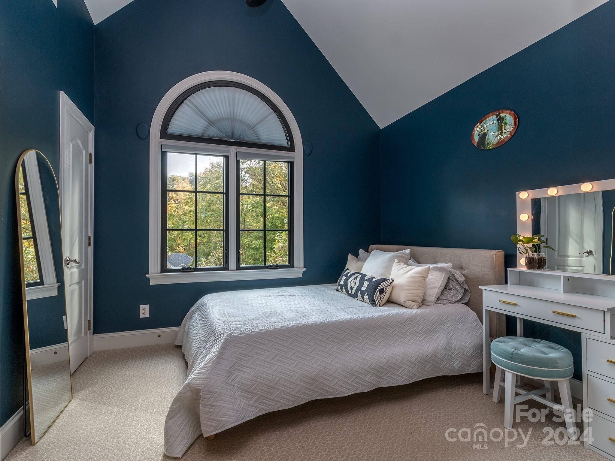 5527 Camelot Drive