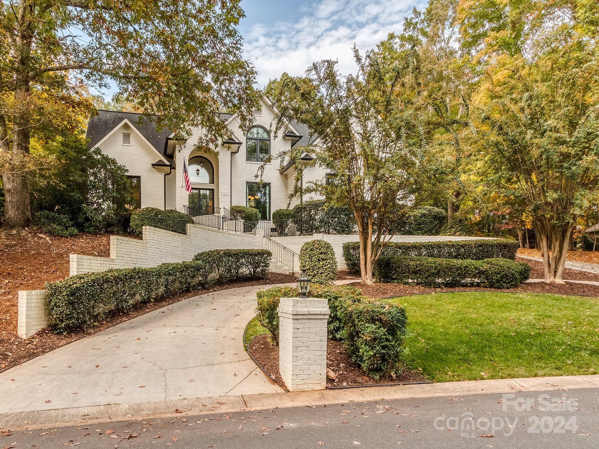 5527 Camelot Drive