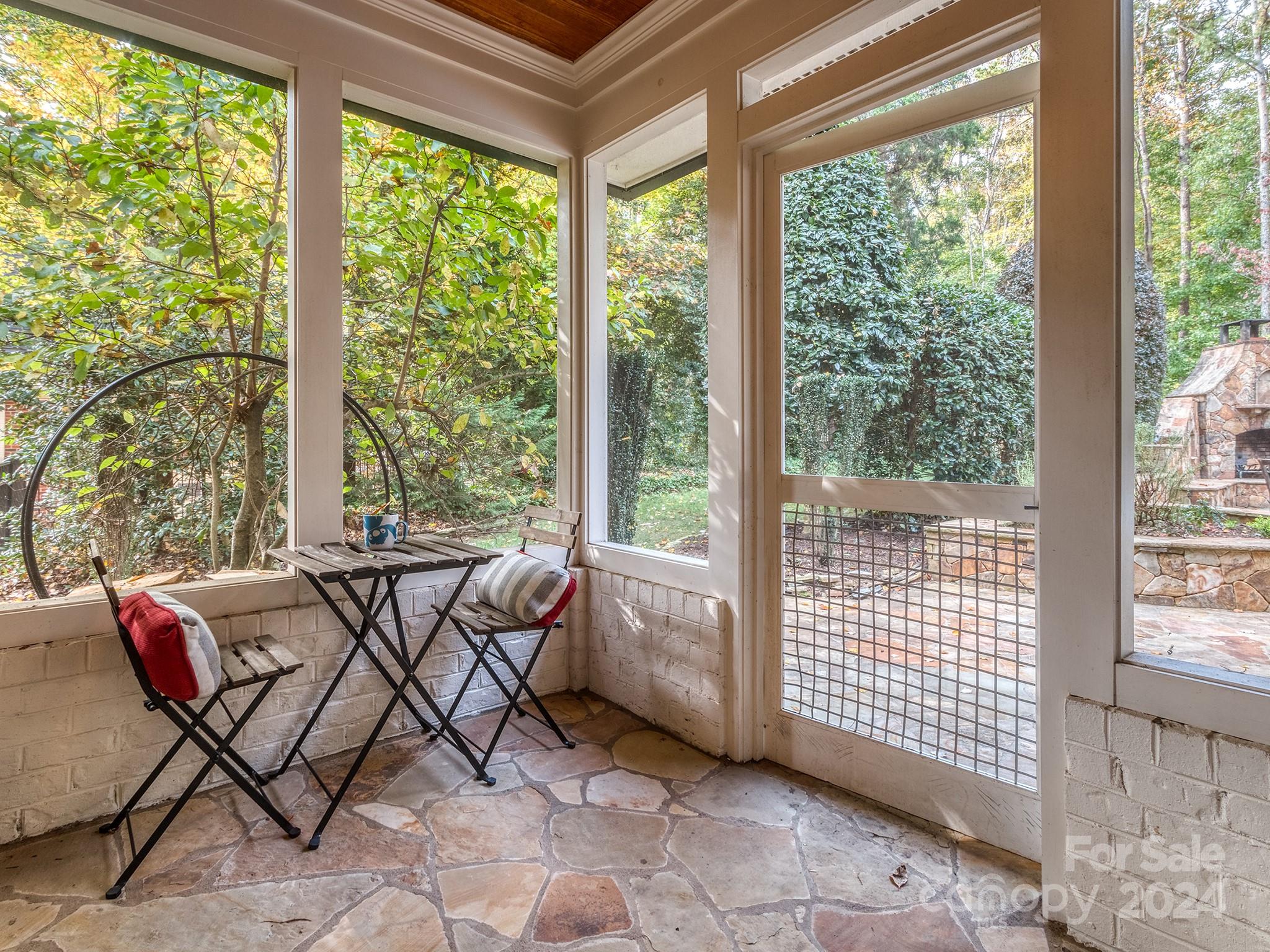 5527 Camelot Drive