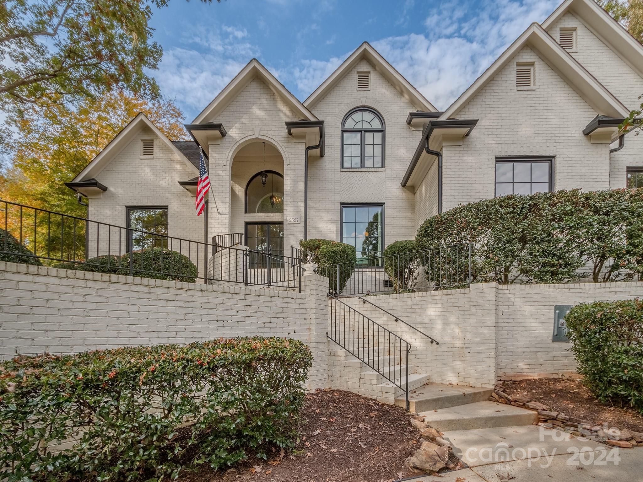 5527 Camelot Drive