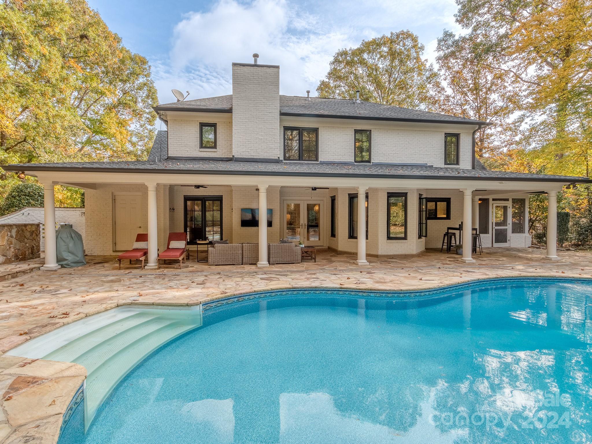 5527 Camelot Drive