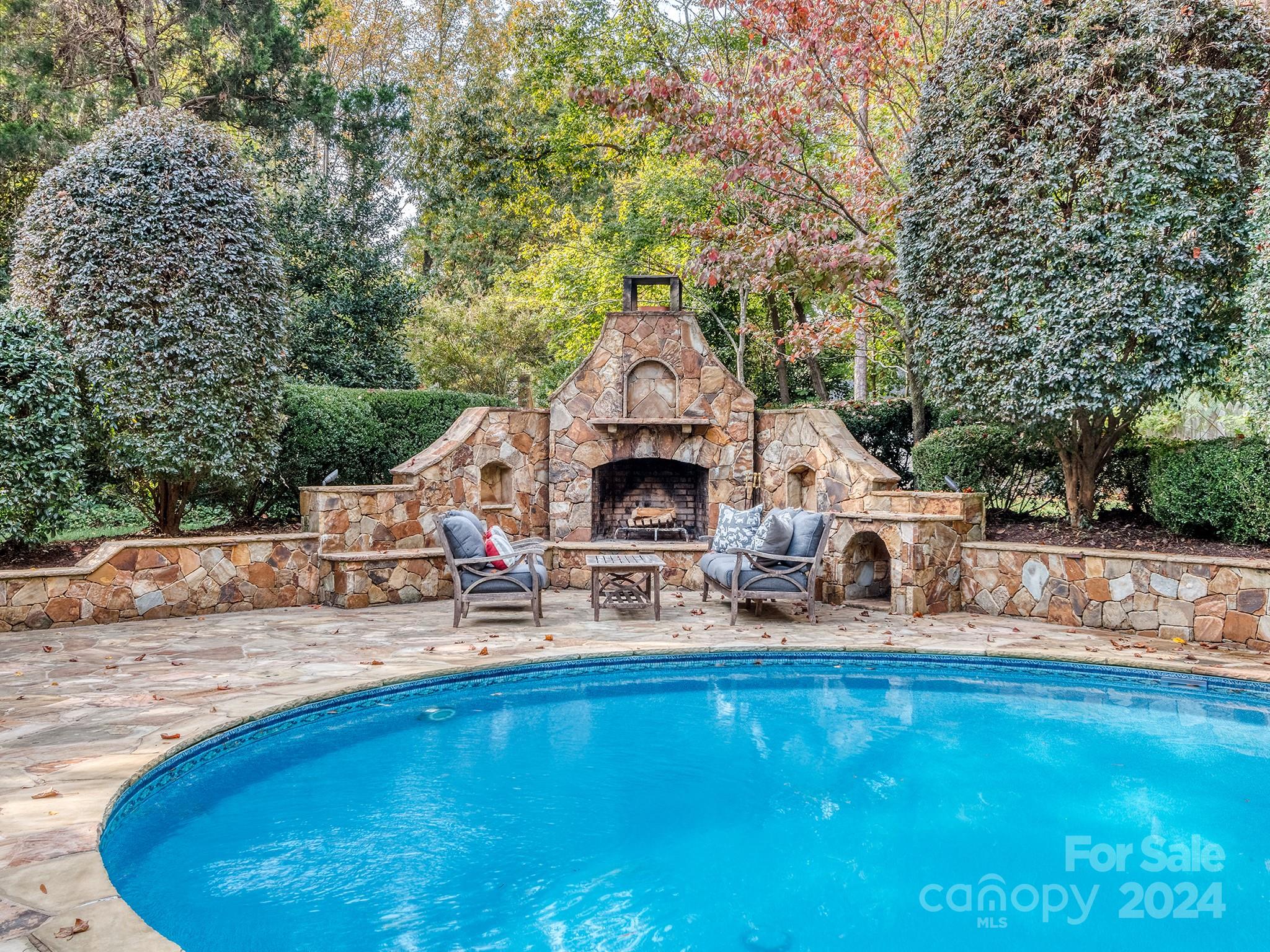5527 Camelot Drive