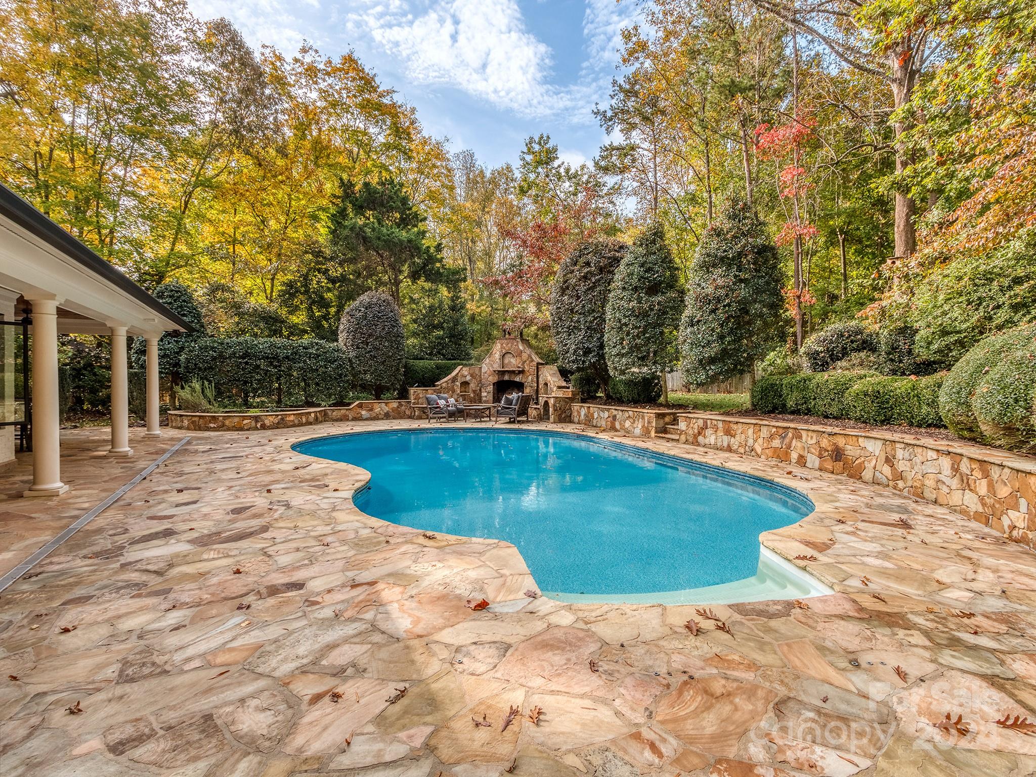 5527 Camelot Drive