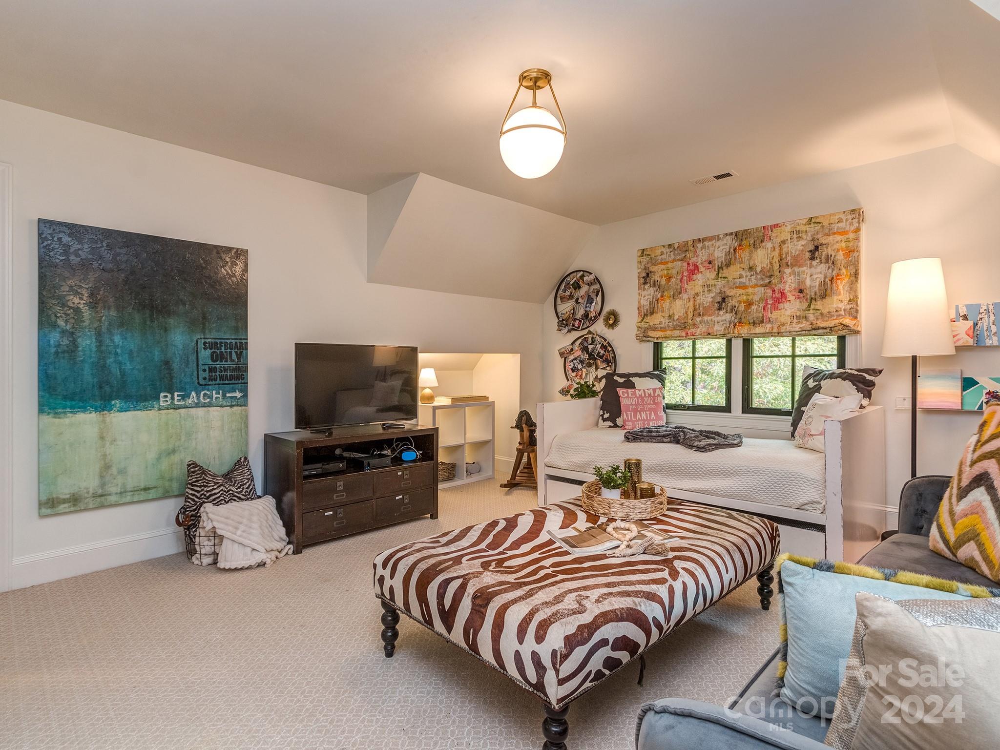5527 Camelot Drive