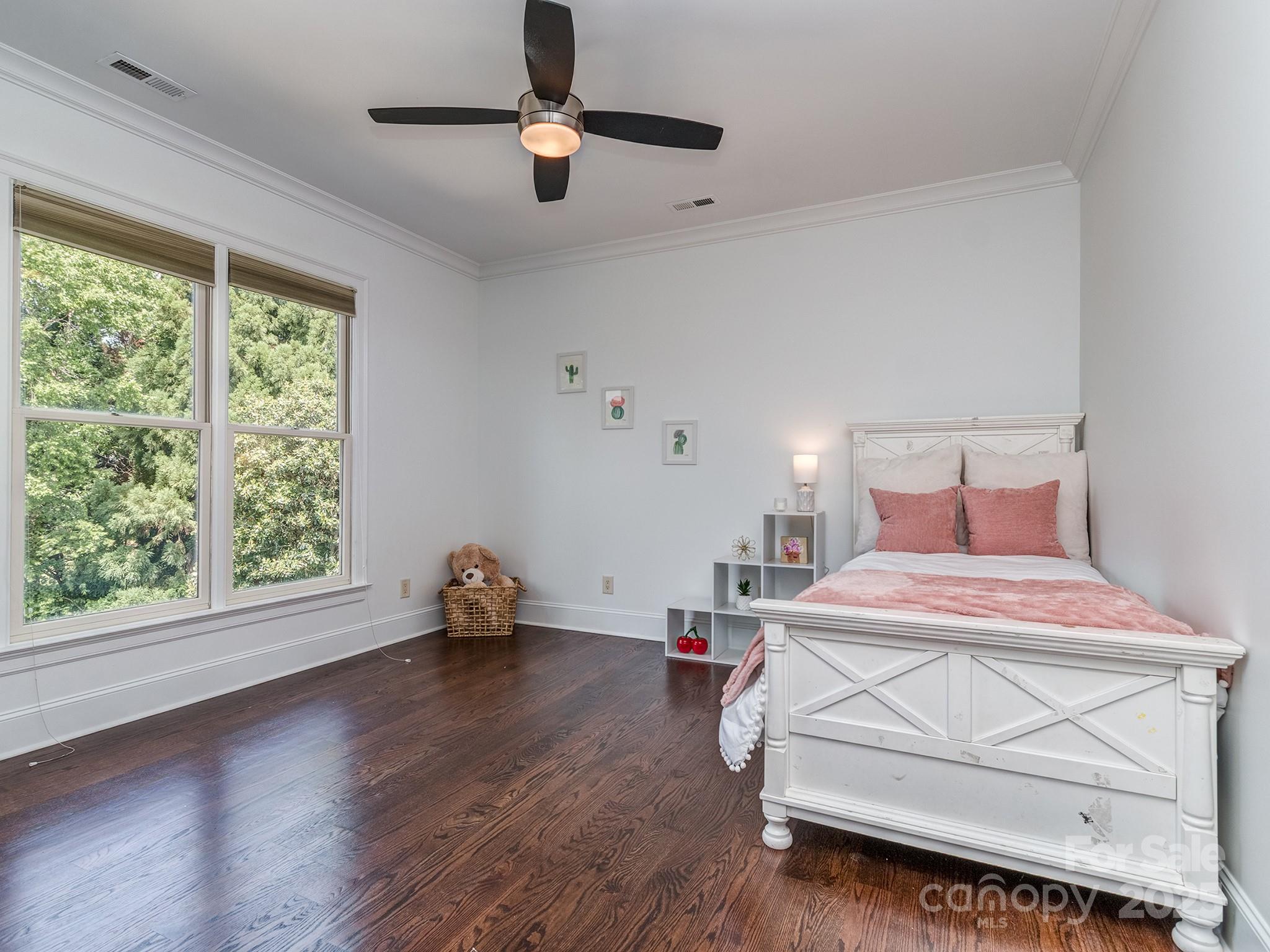1404 Lookout Circle
