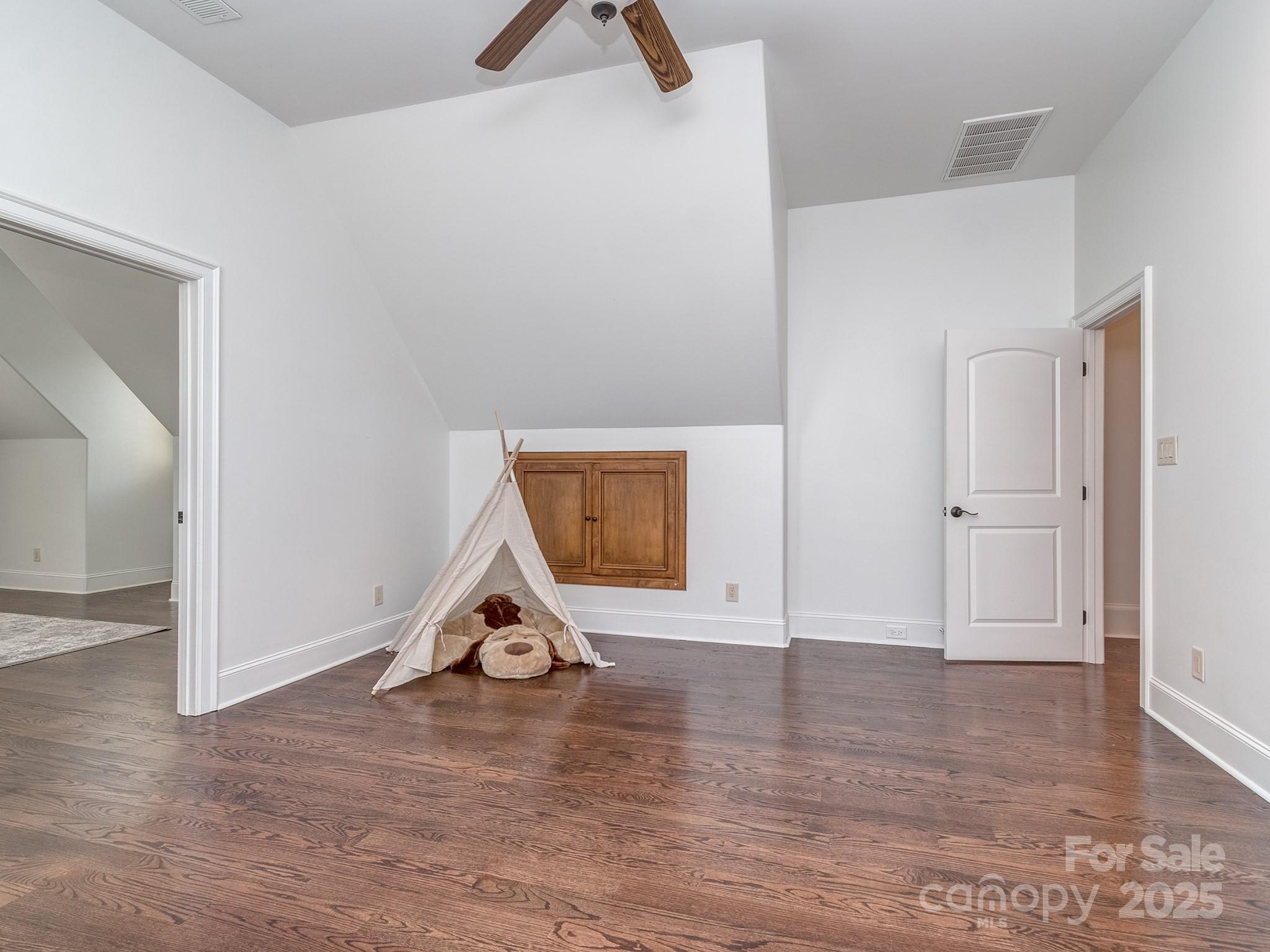 1404 Lookout Circle