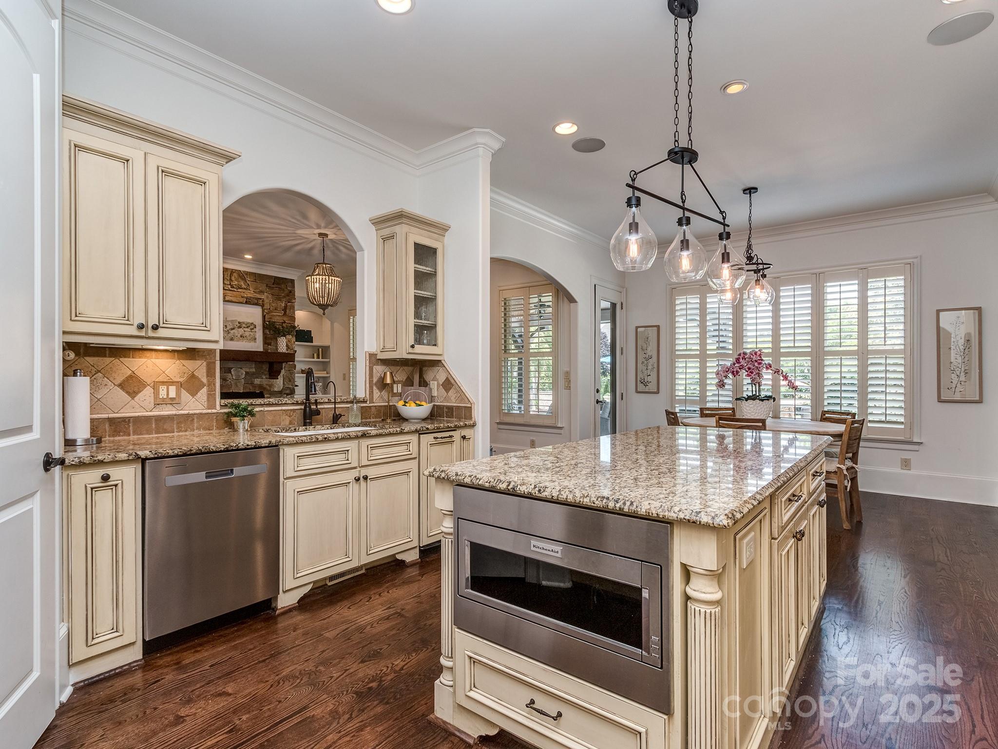 1404 Lookout Circle