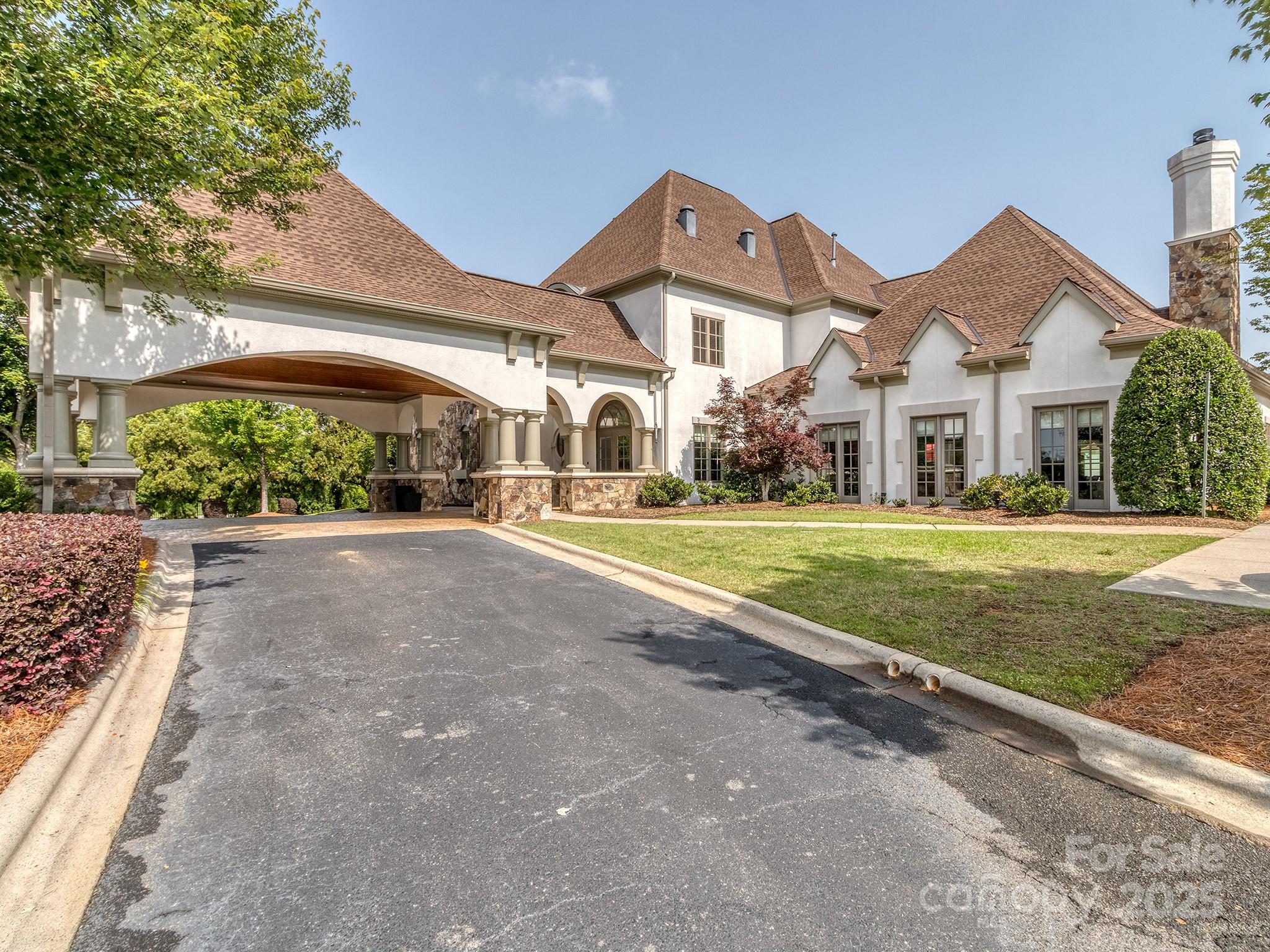 1404 Lookout Circle