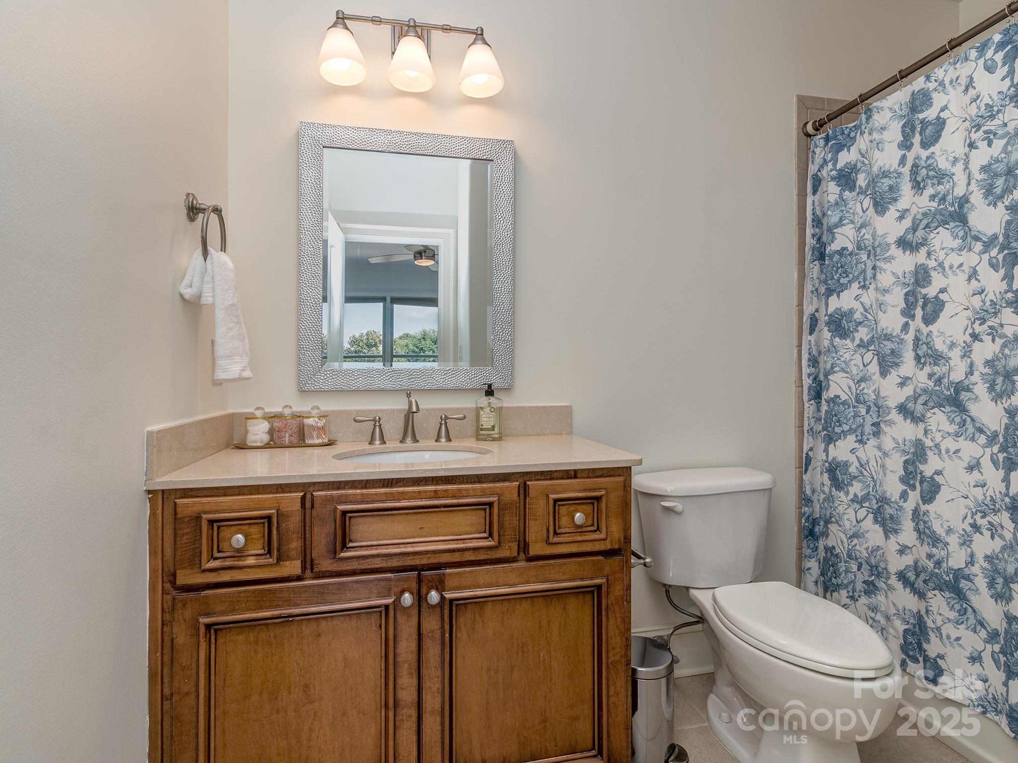 1404 Lookout Circle