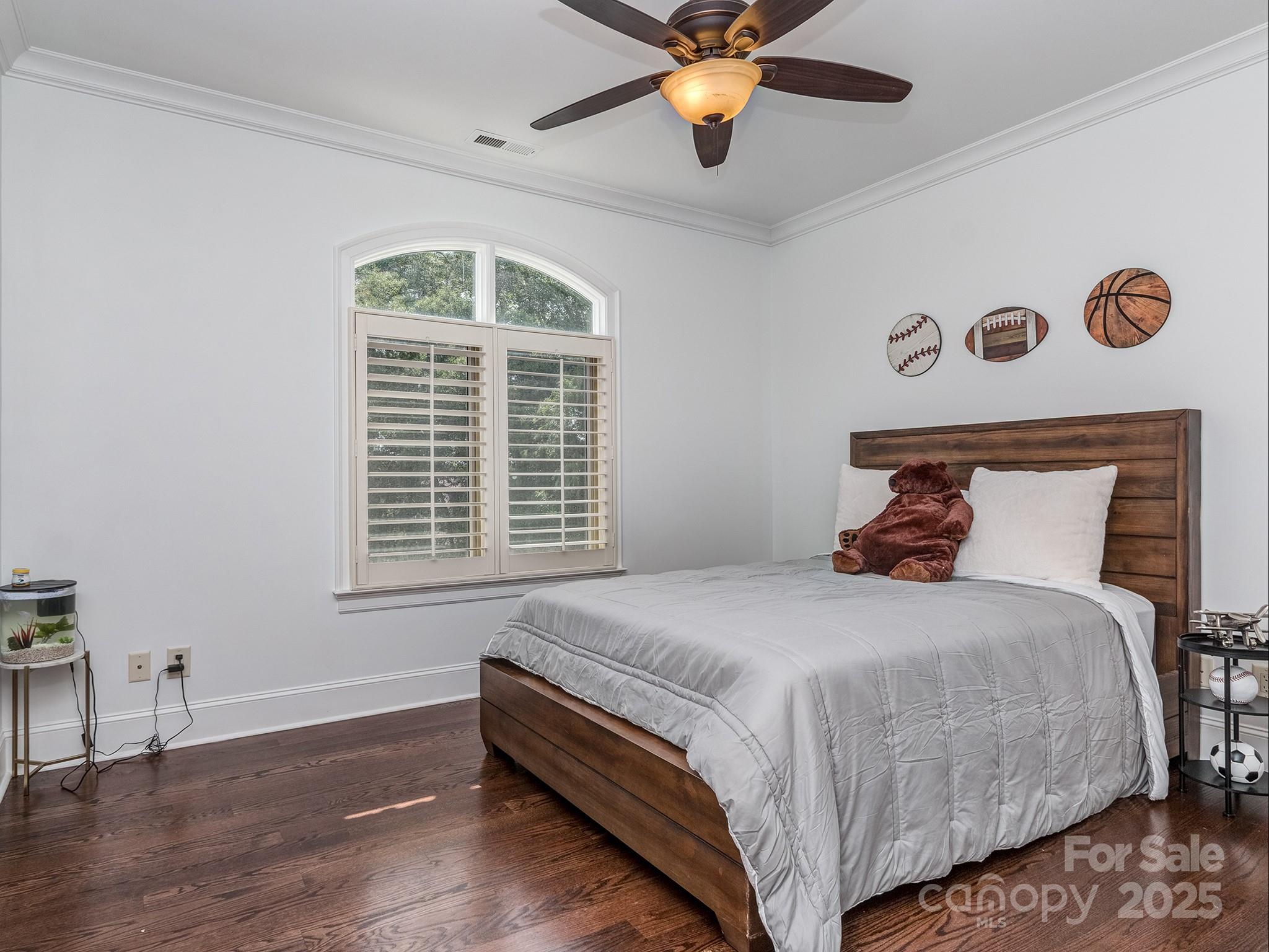 1404 Lookout Circle