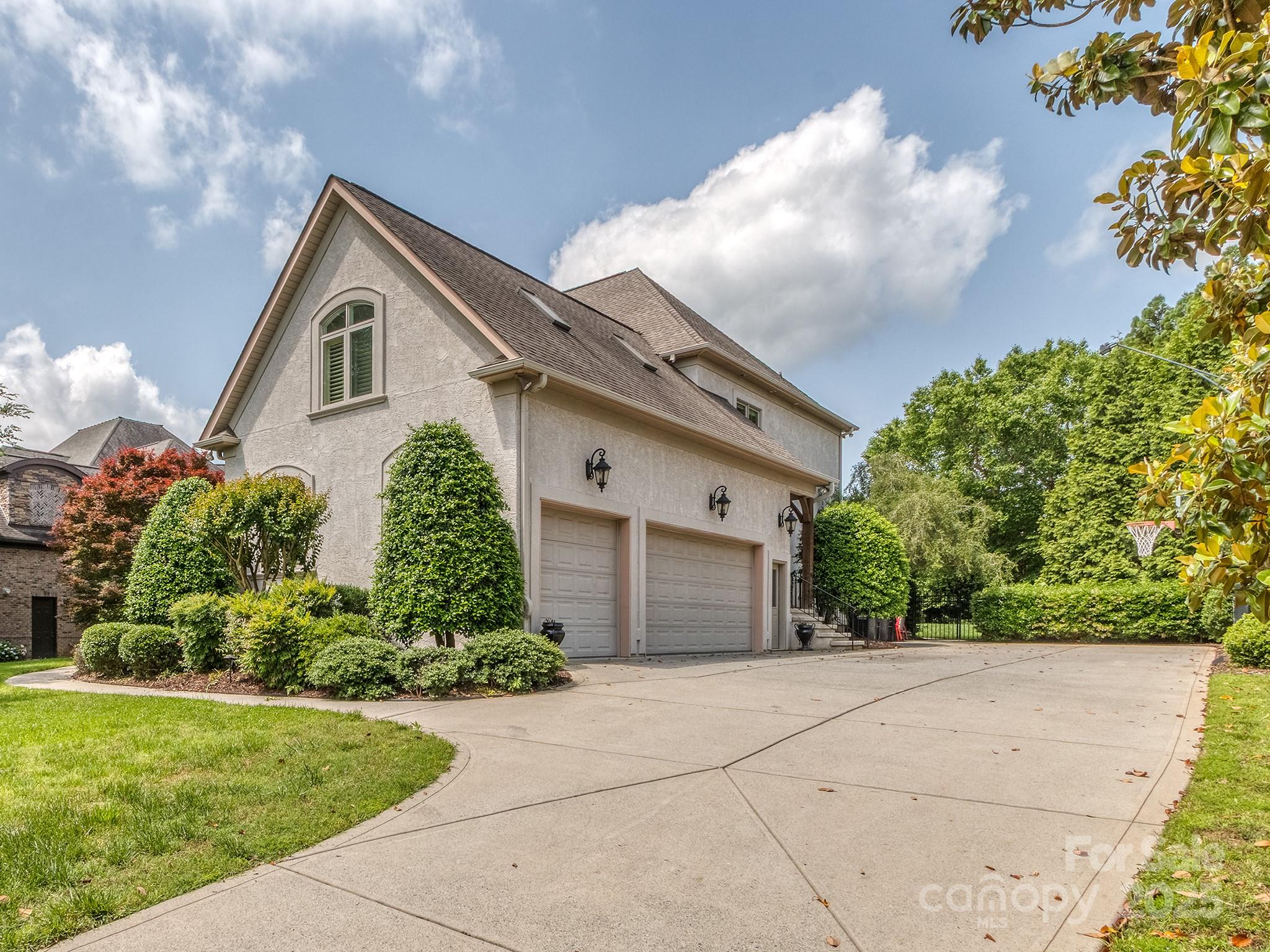1404 Lookout Circle