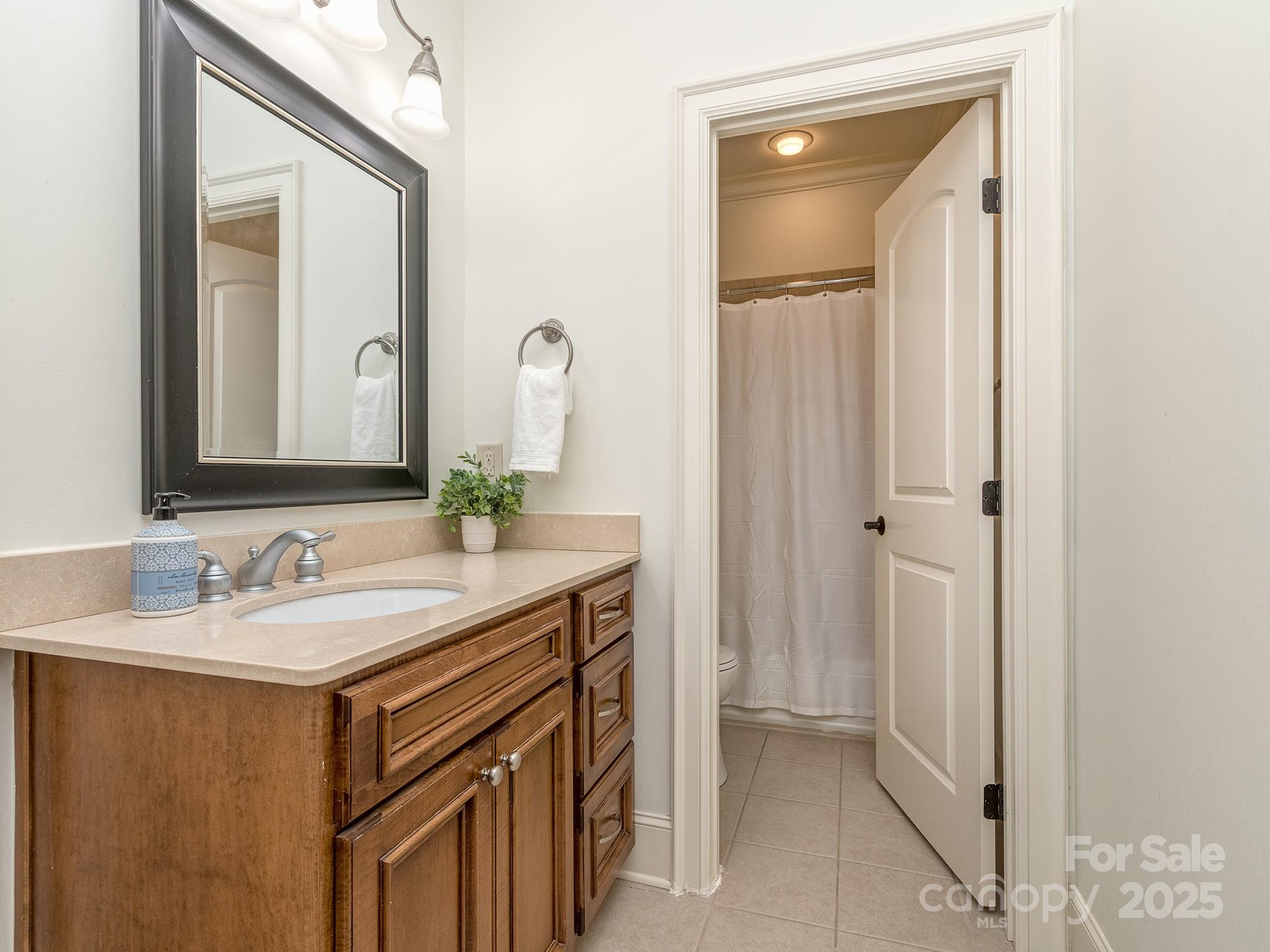 1404 Lookout Circle