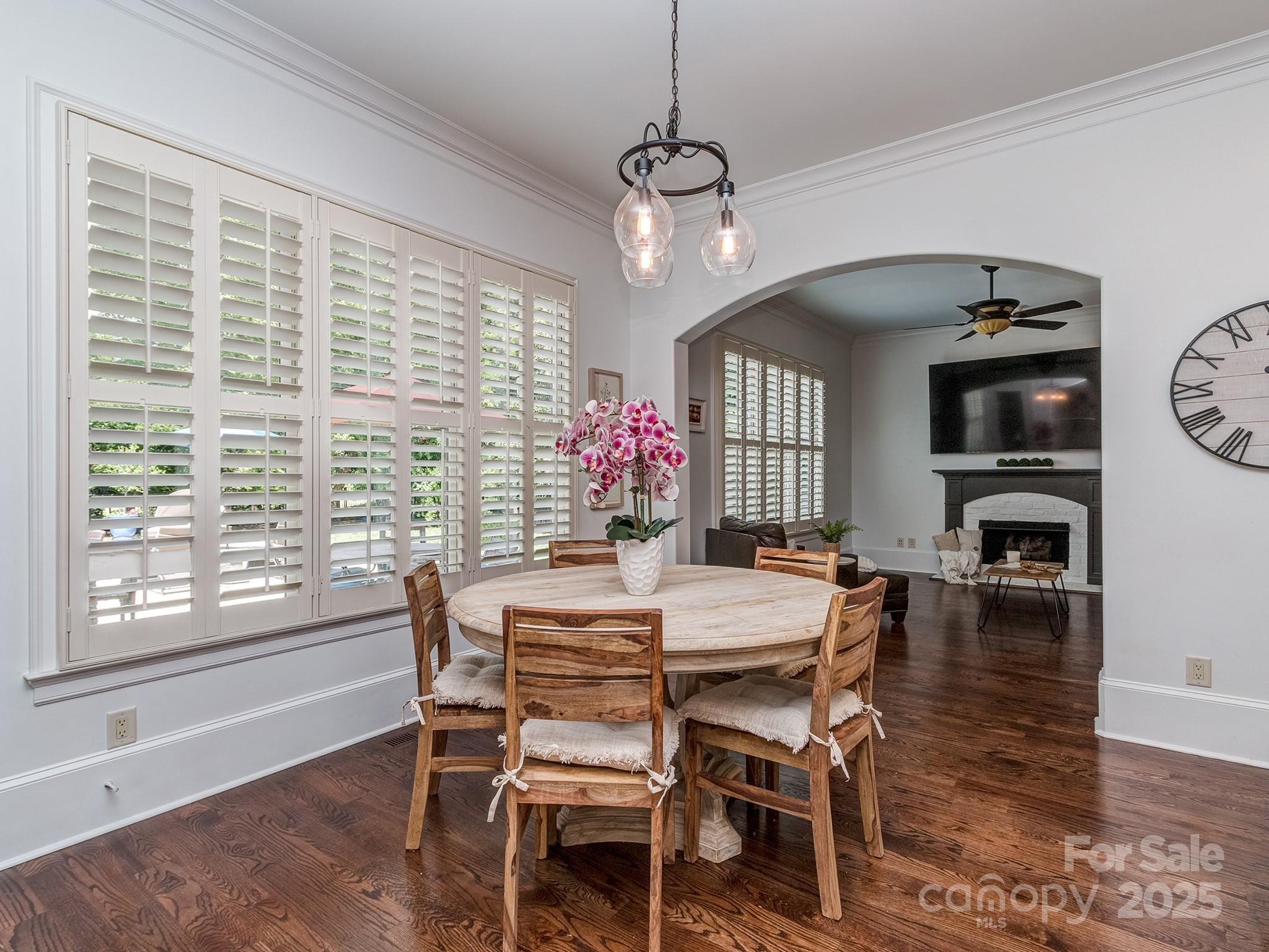 1404 Lookout Circle