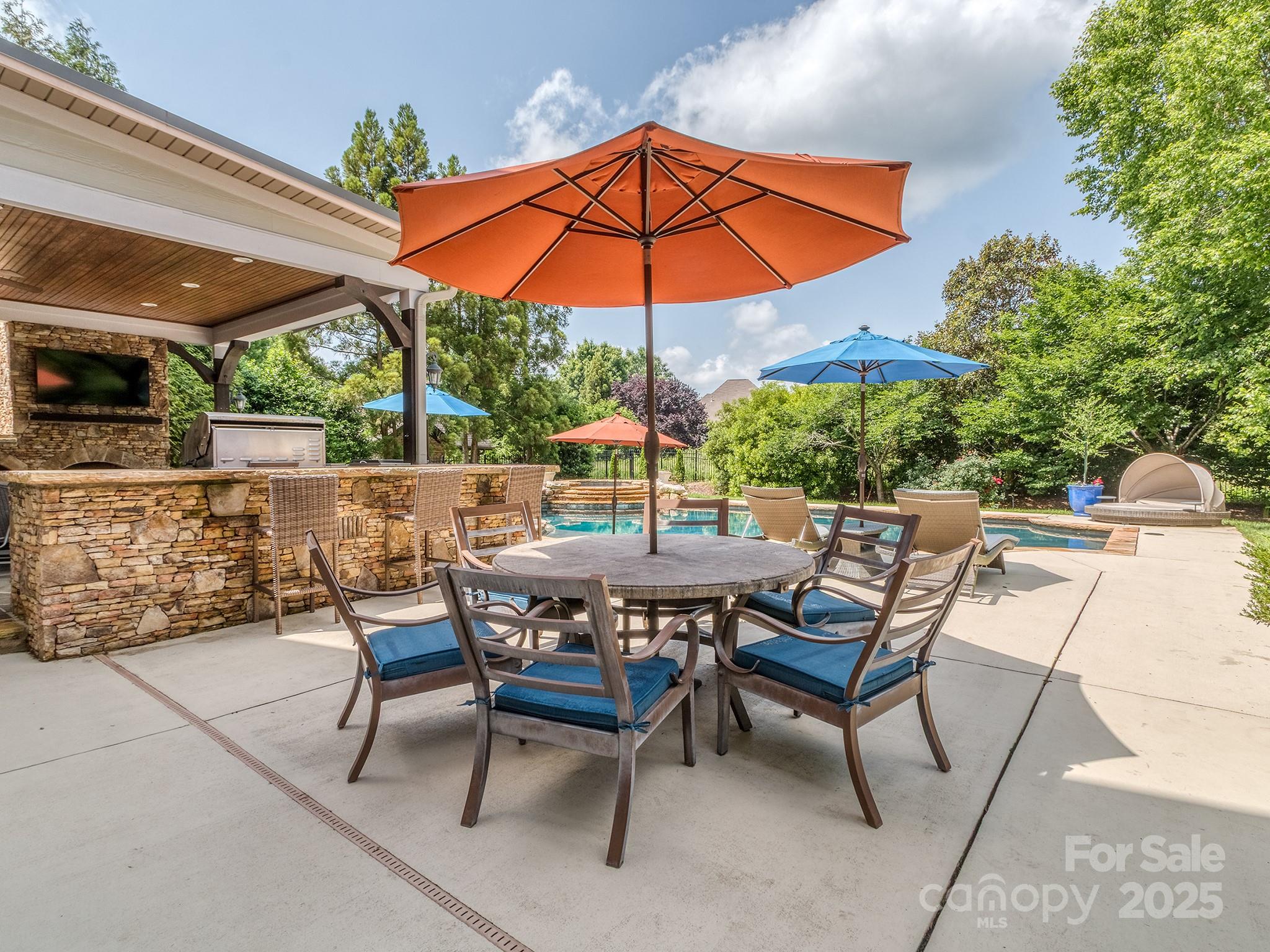 1404 Lookout Circle