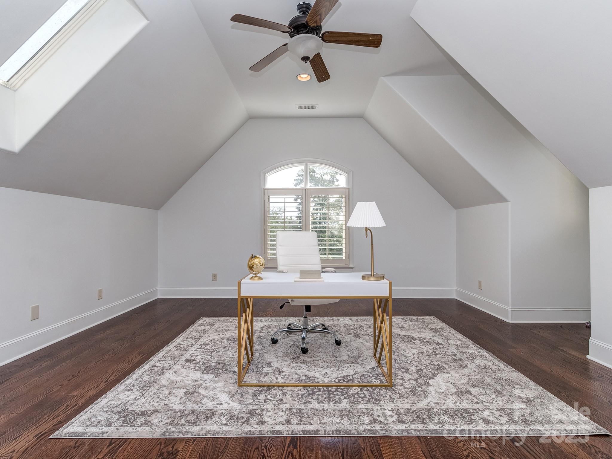 1404 Lookout Circle