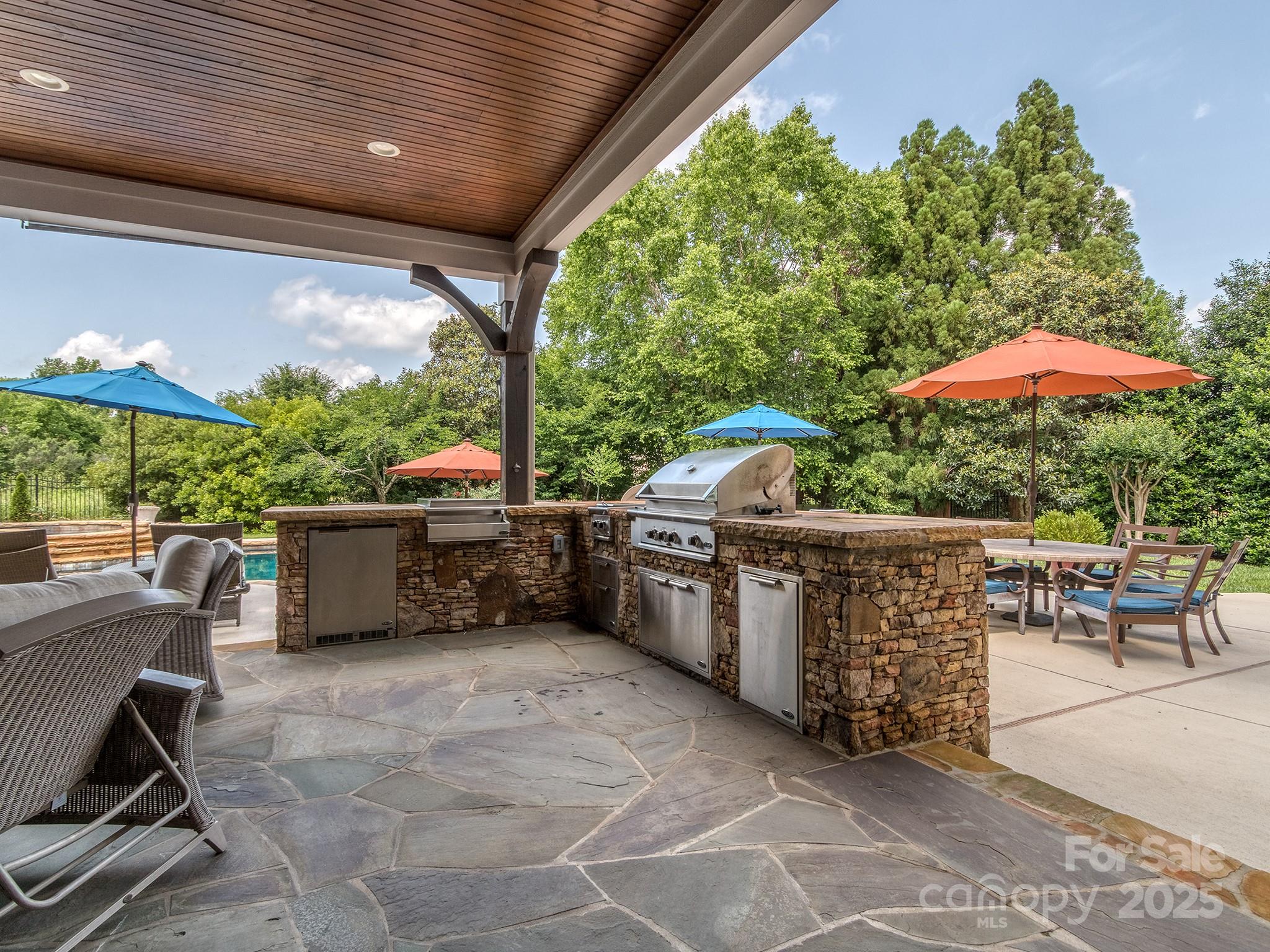 1404 Lookout Circle