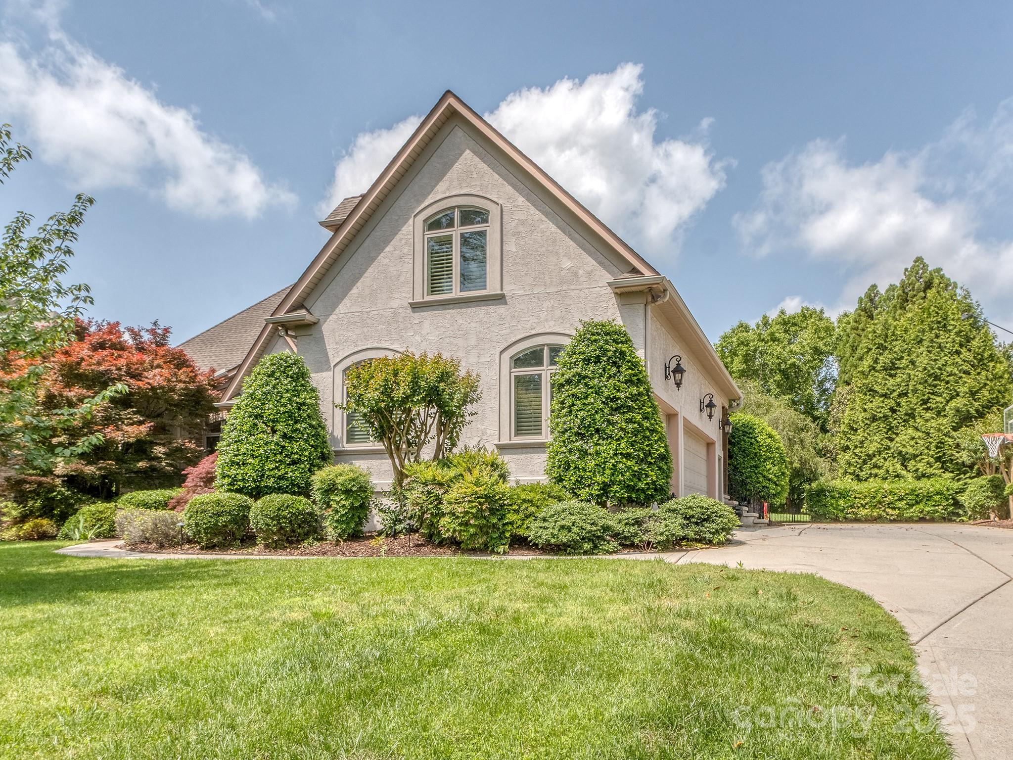 1404 Lookout Circle
