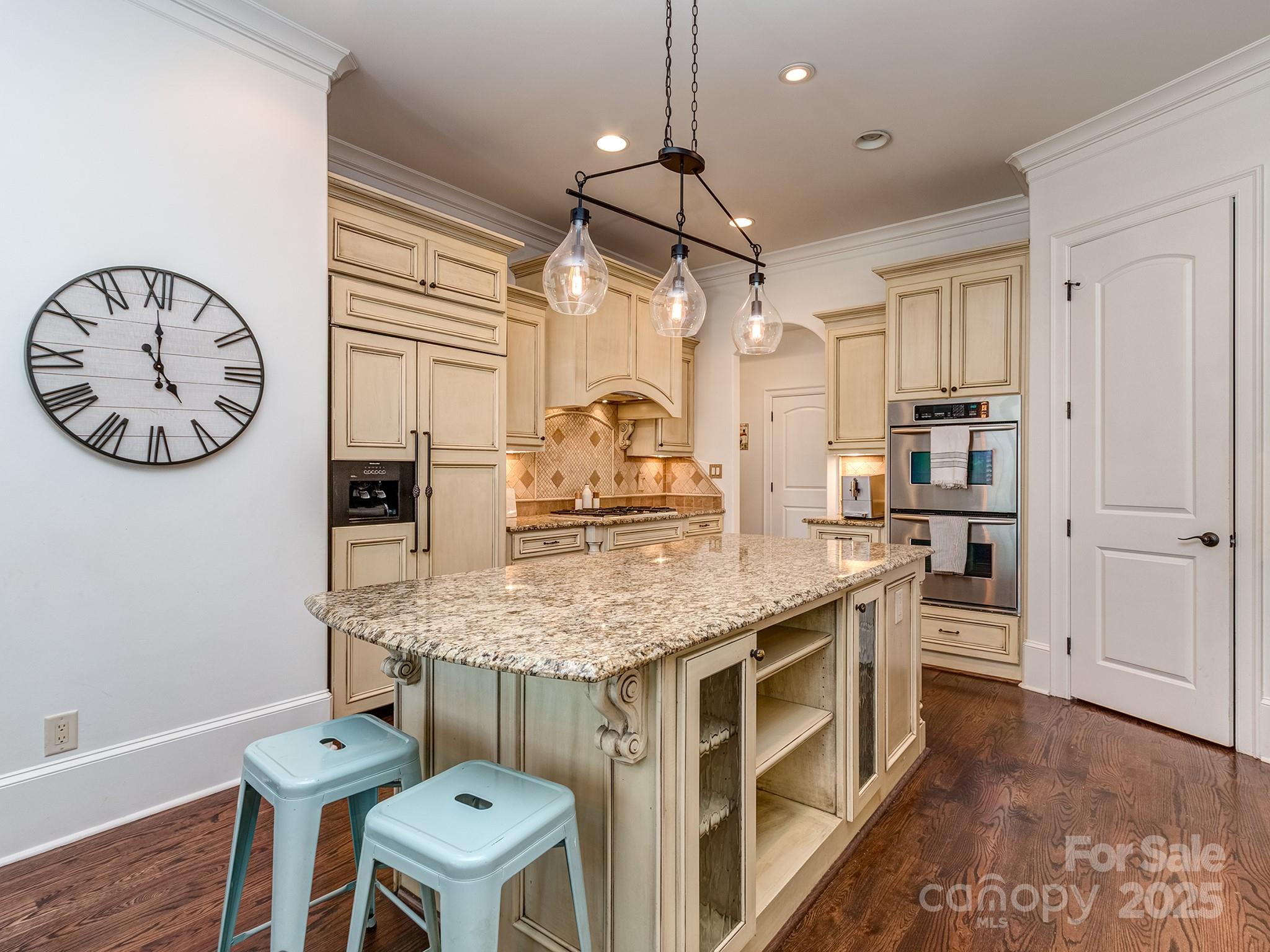 1404 Lookout Circle