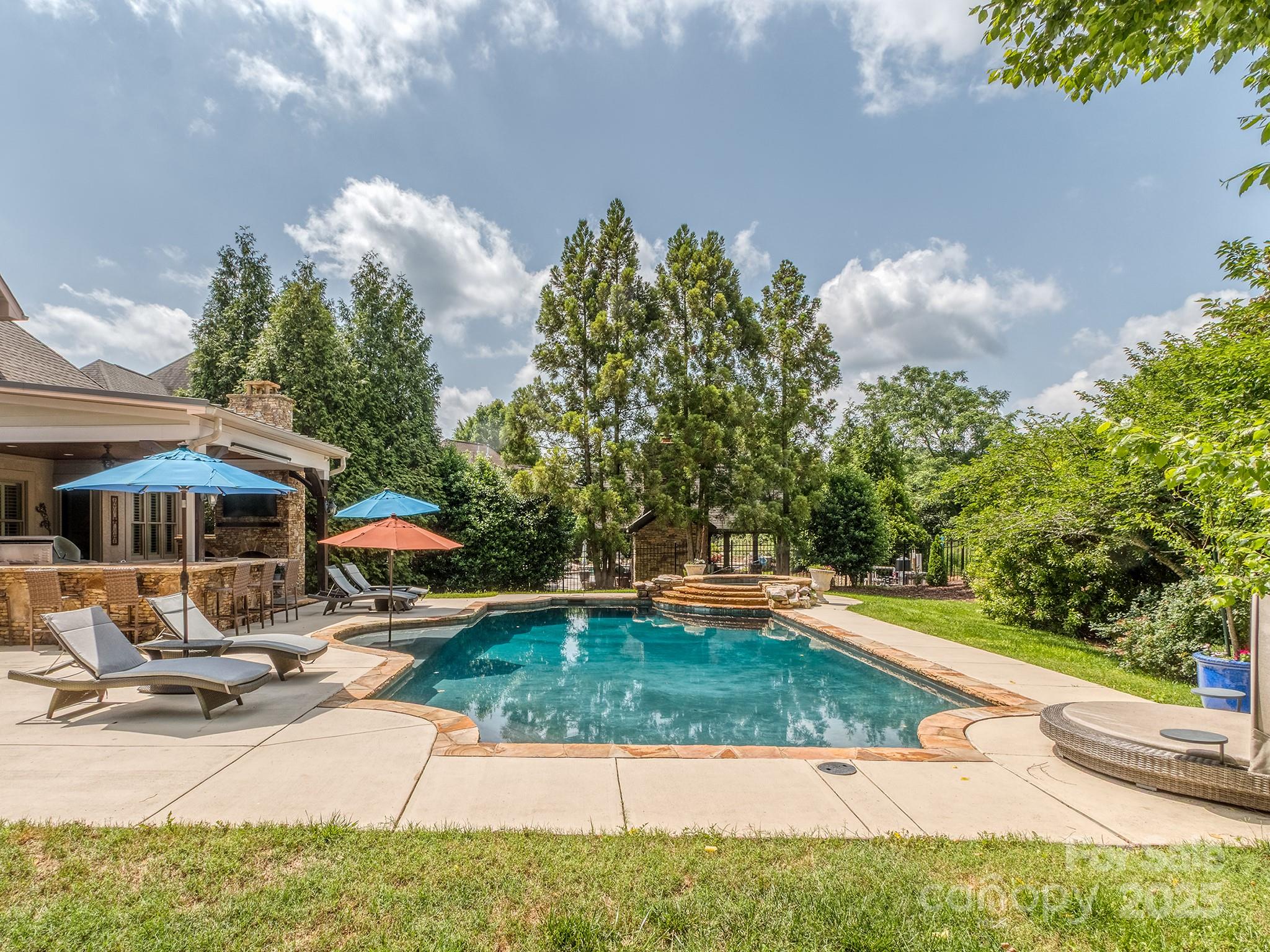 1404 Lookout Circle