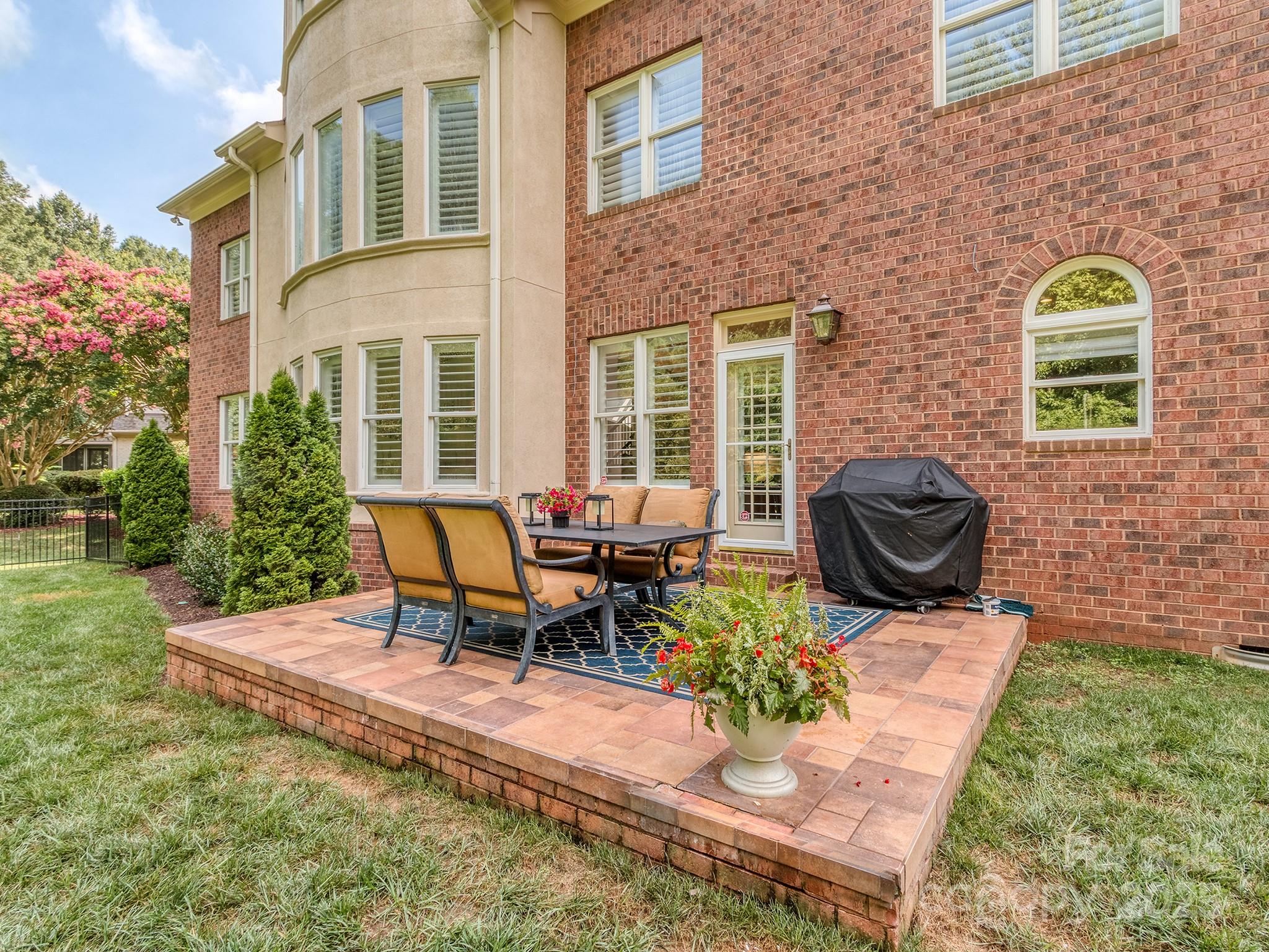 102 Montrose Drive