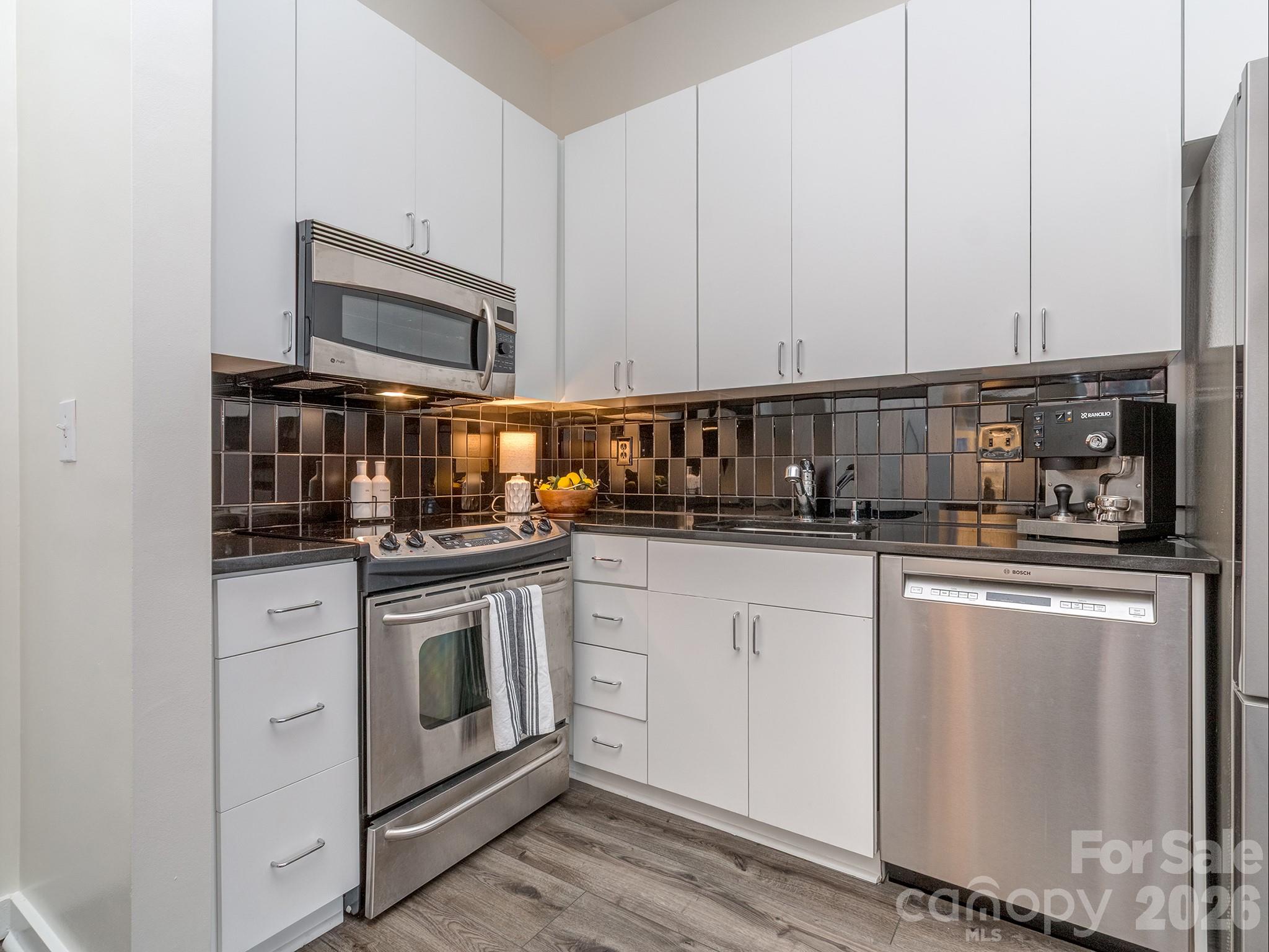 525 E Sixth Street #407