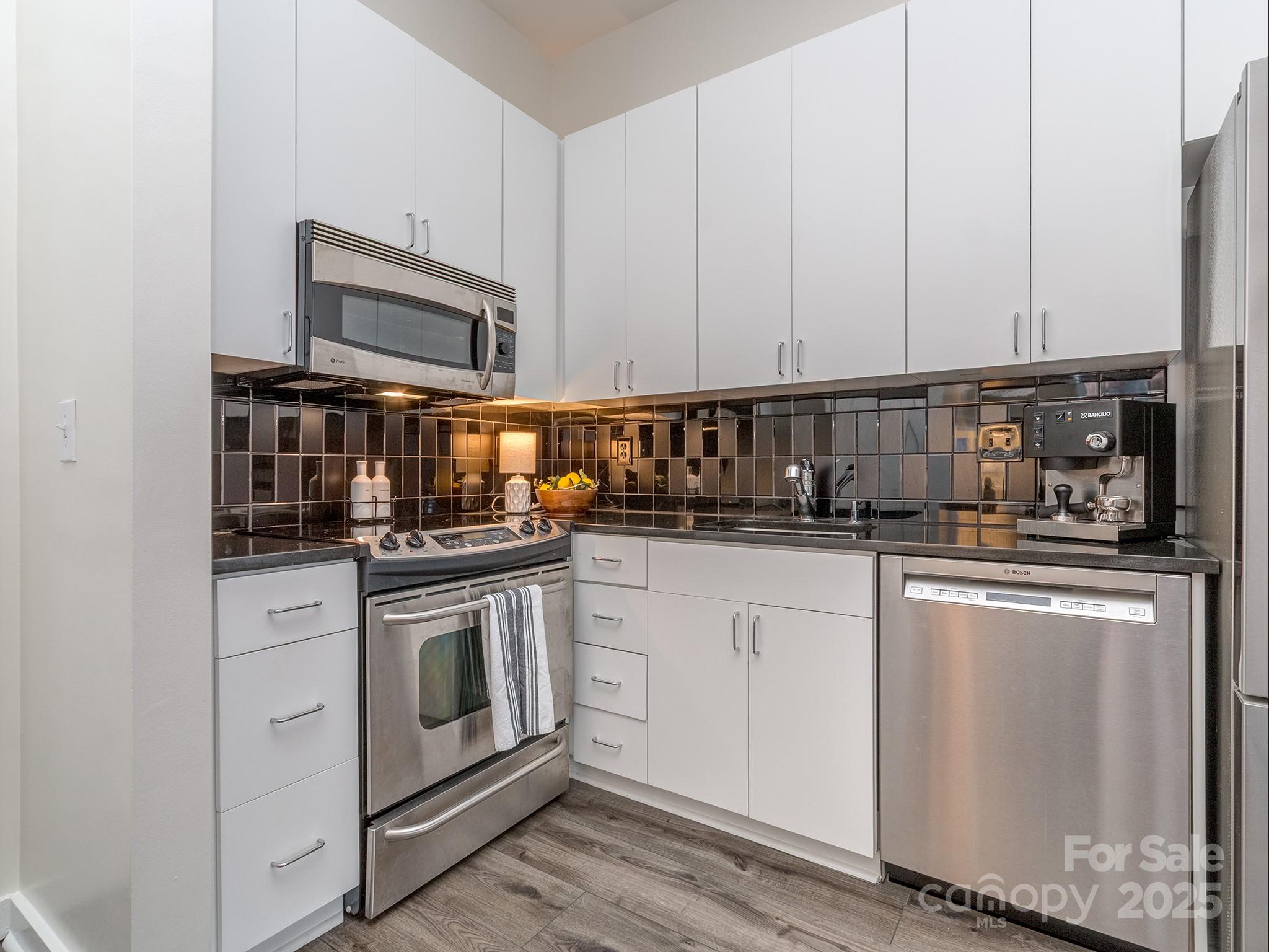 525 E Sixth Street #407