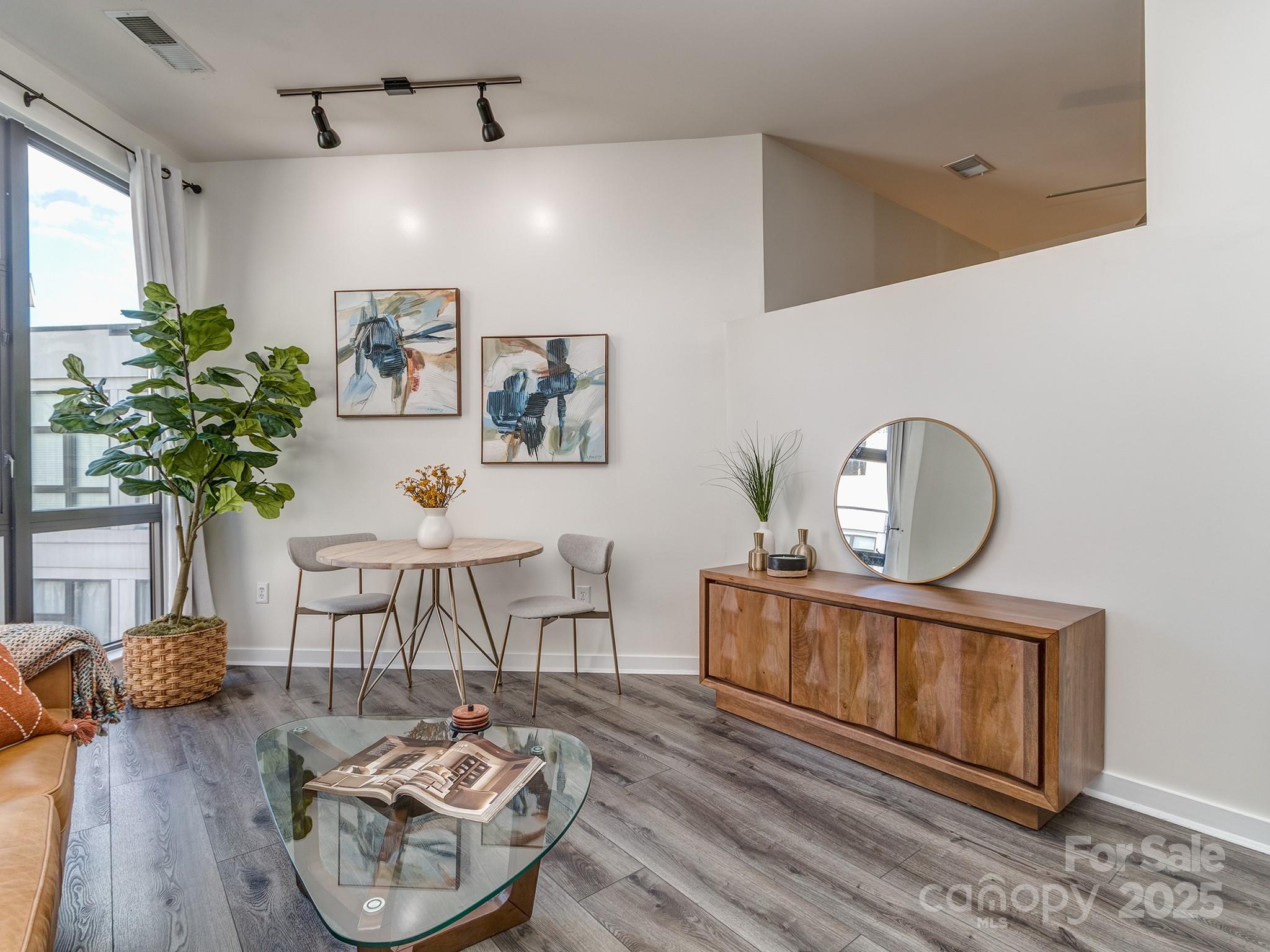 525 E Sixth Street #407
