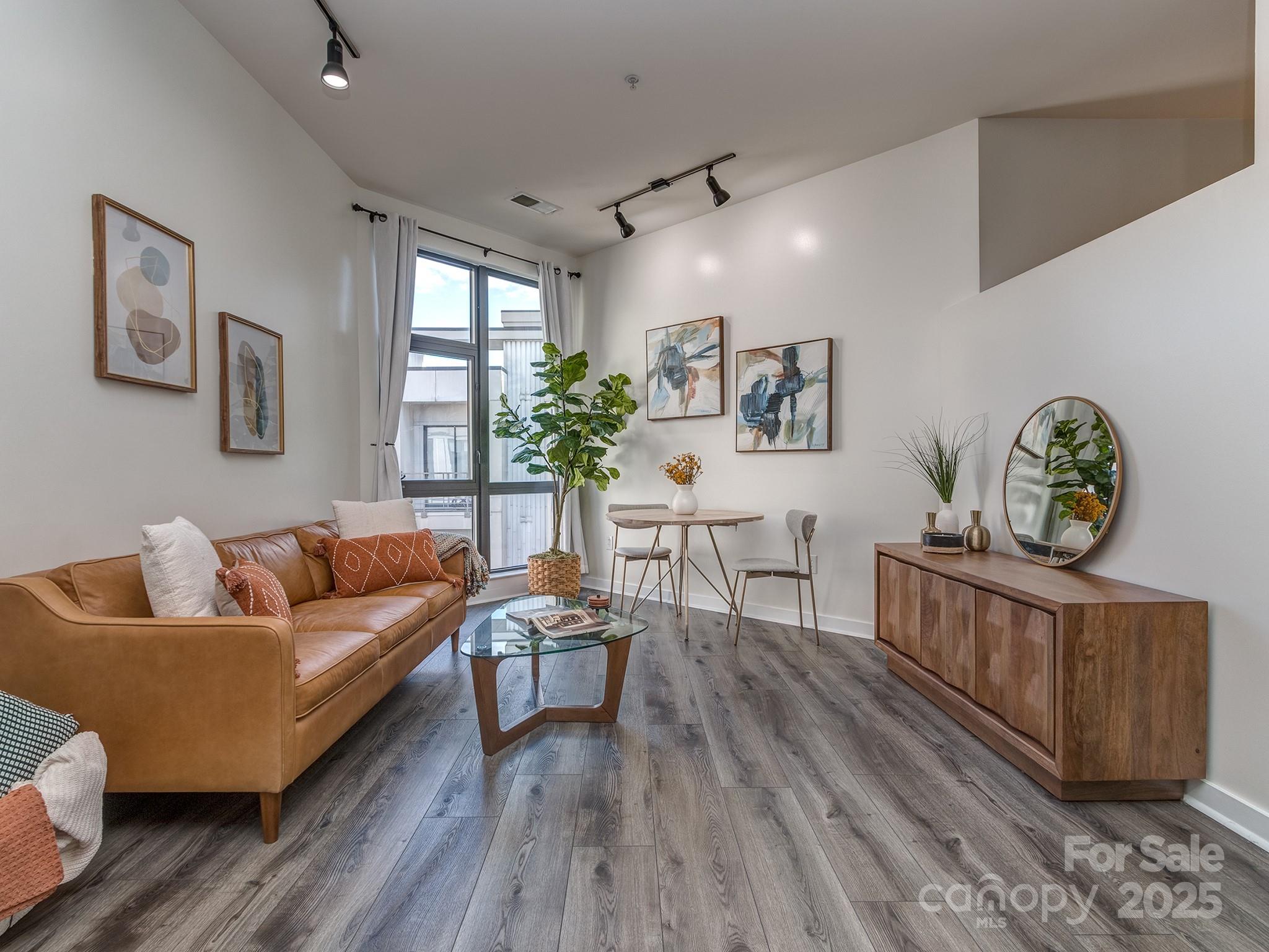 525 E Sixth Street #407