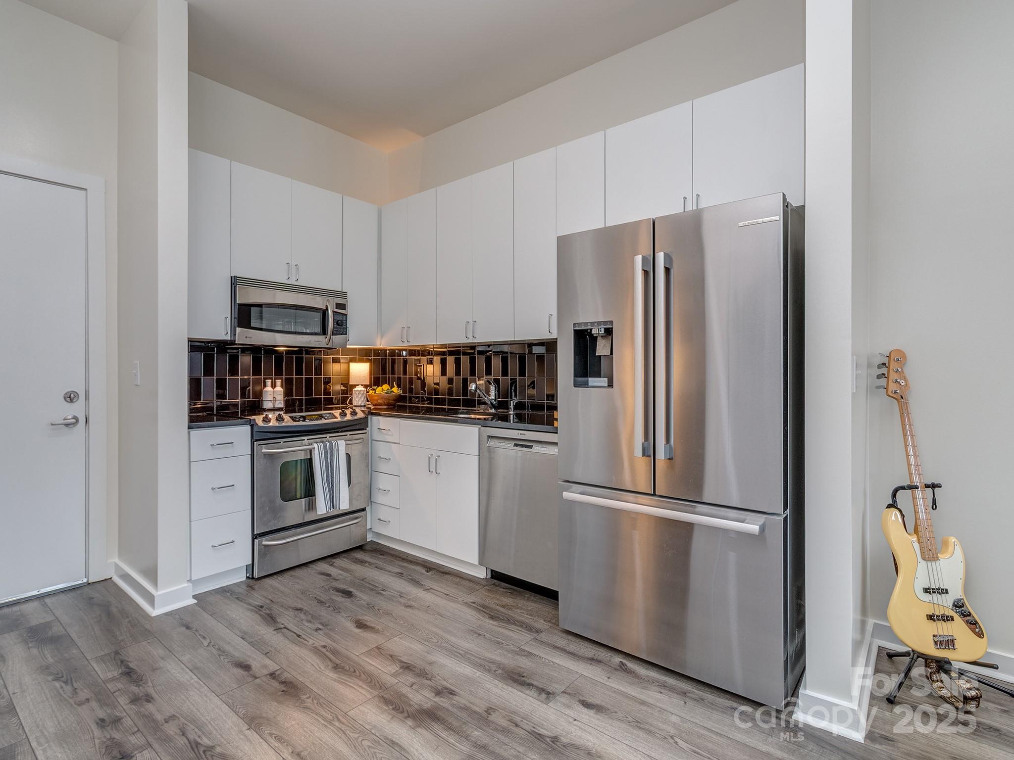525 E Sixth Street #407