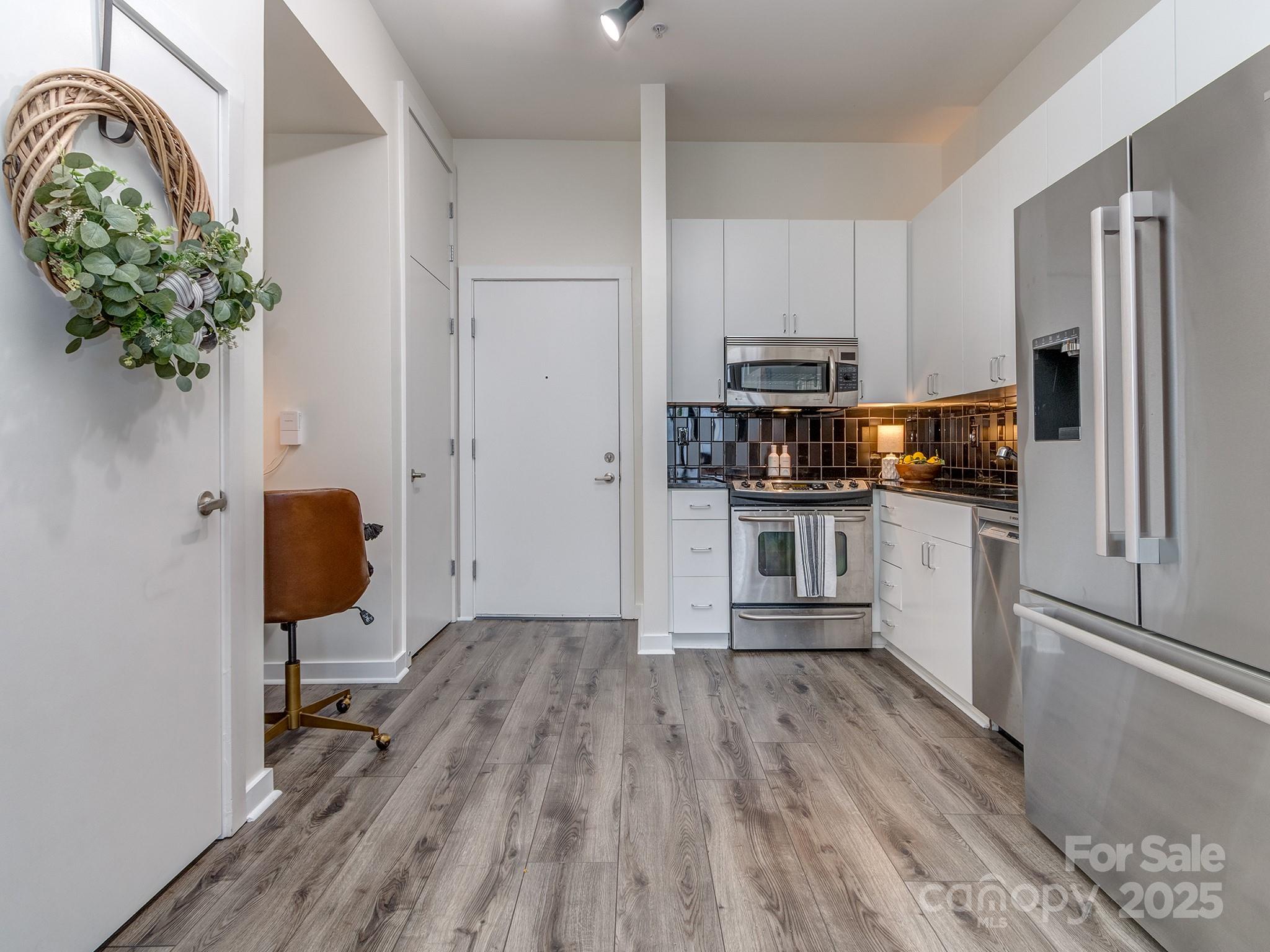 525 E Sixth Street #407