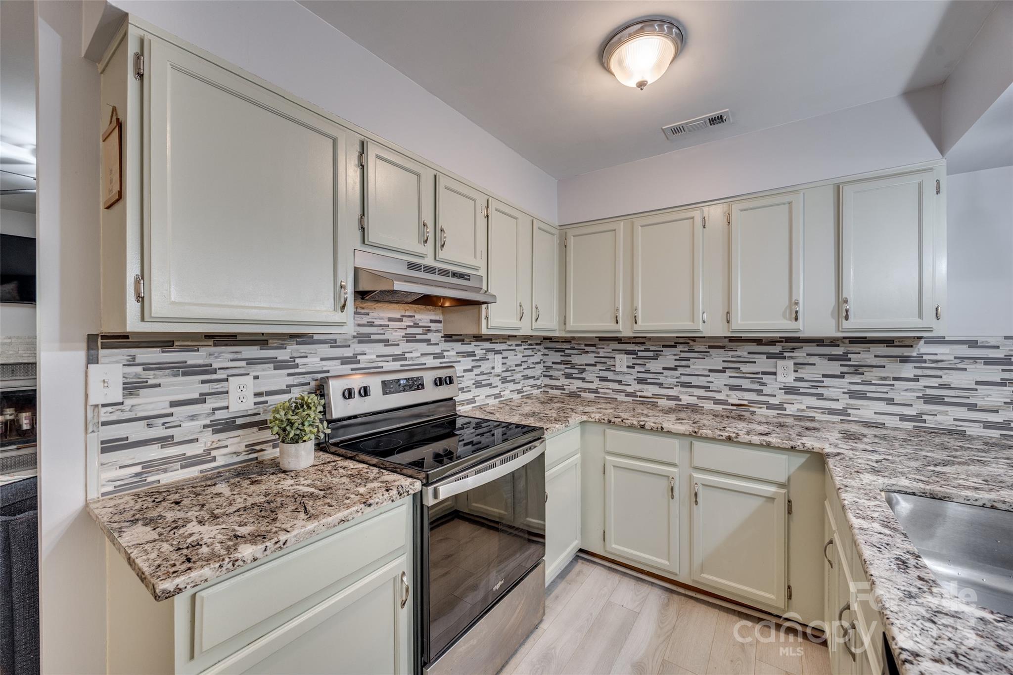 2770 Dogwood Hills Court