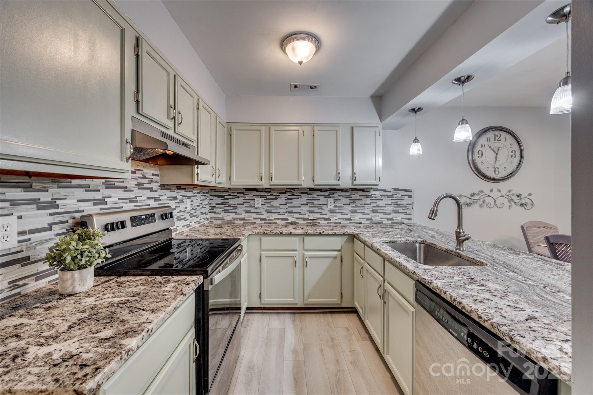 2770 Dogwood Hills Court