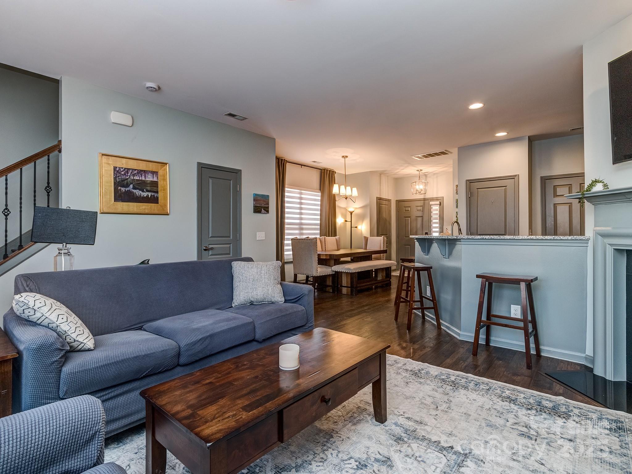 6236 Rockefeller Lane