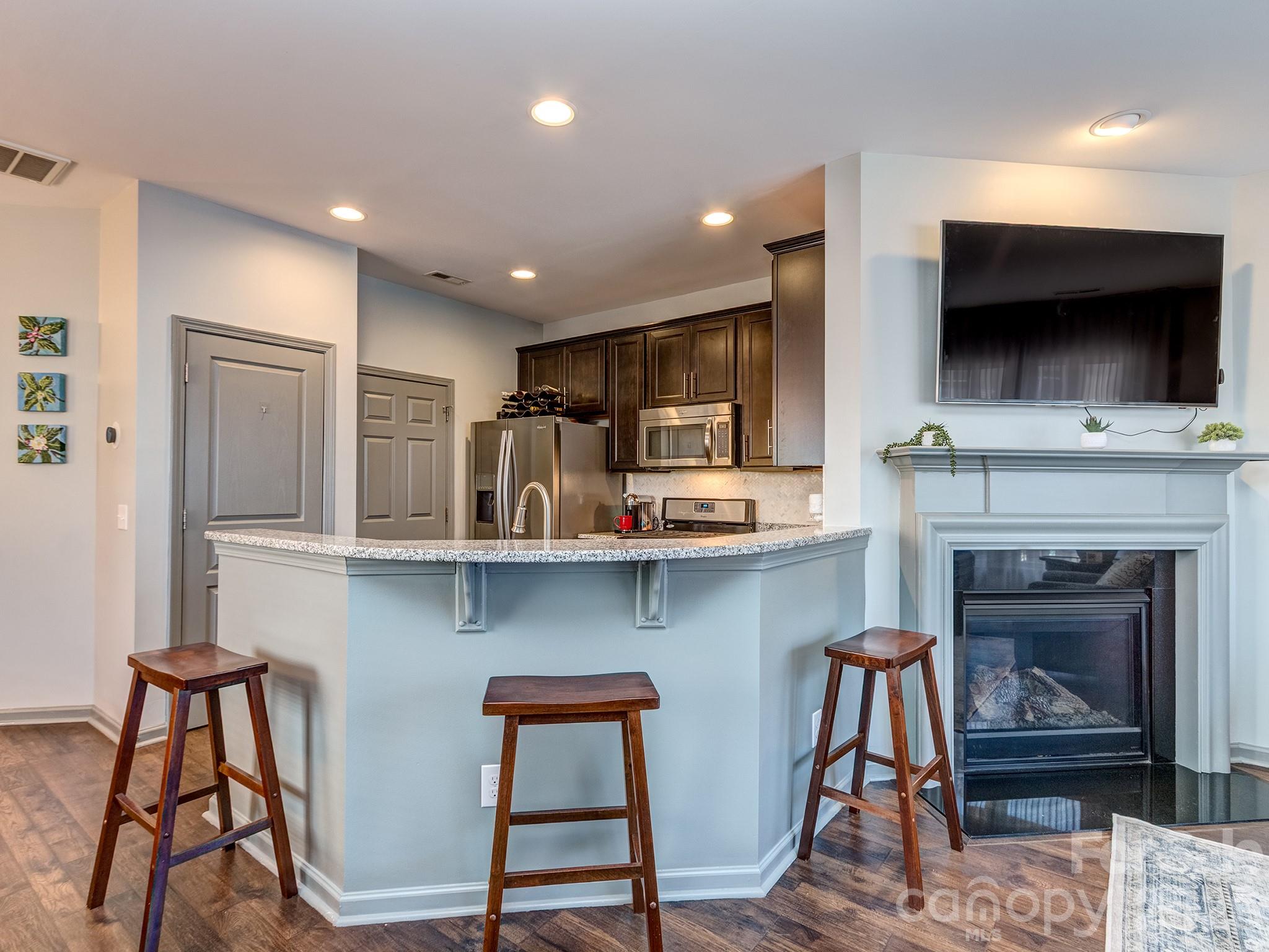 6236 Rockefeller Lane