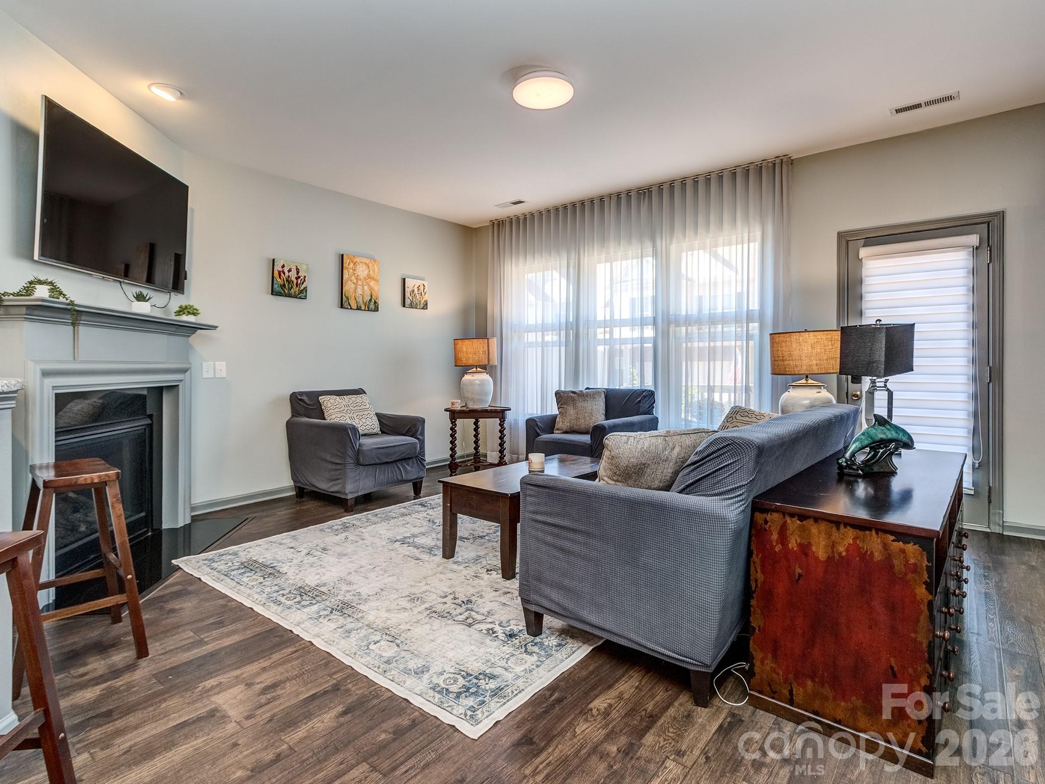 6236 Rockefeller Lane