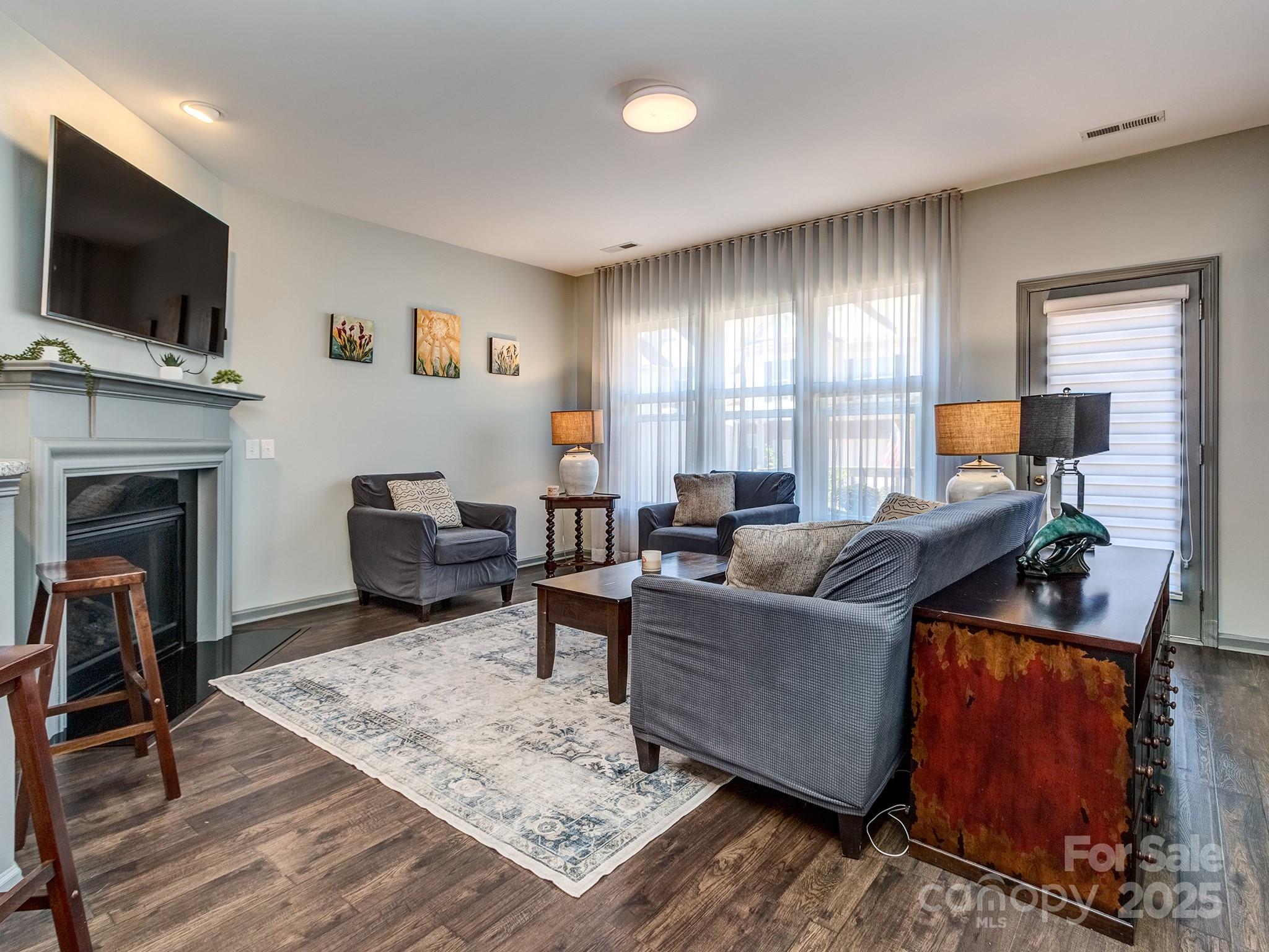 6236 Rockefeller Lane