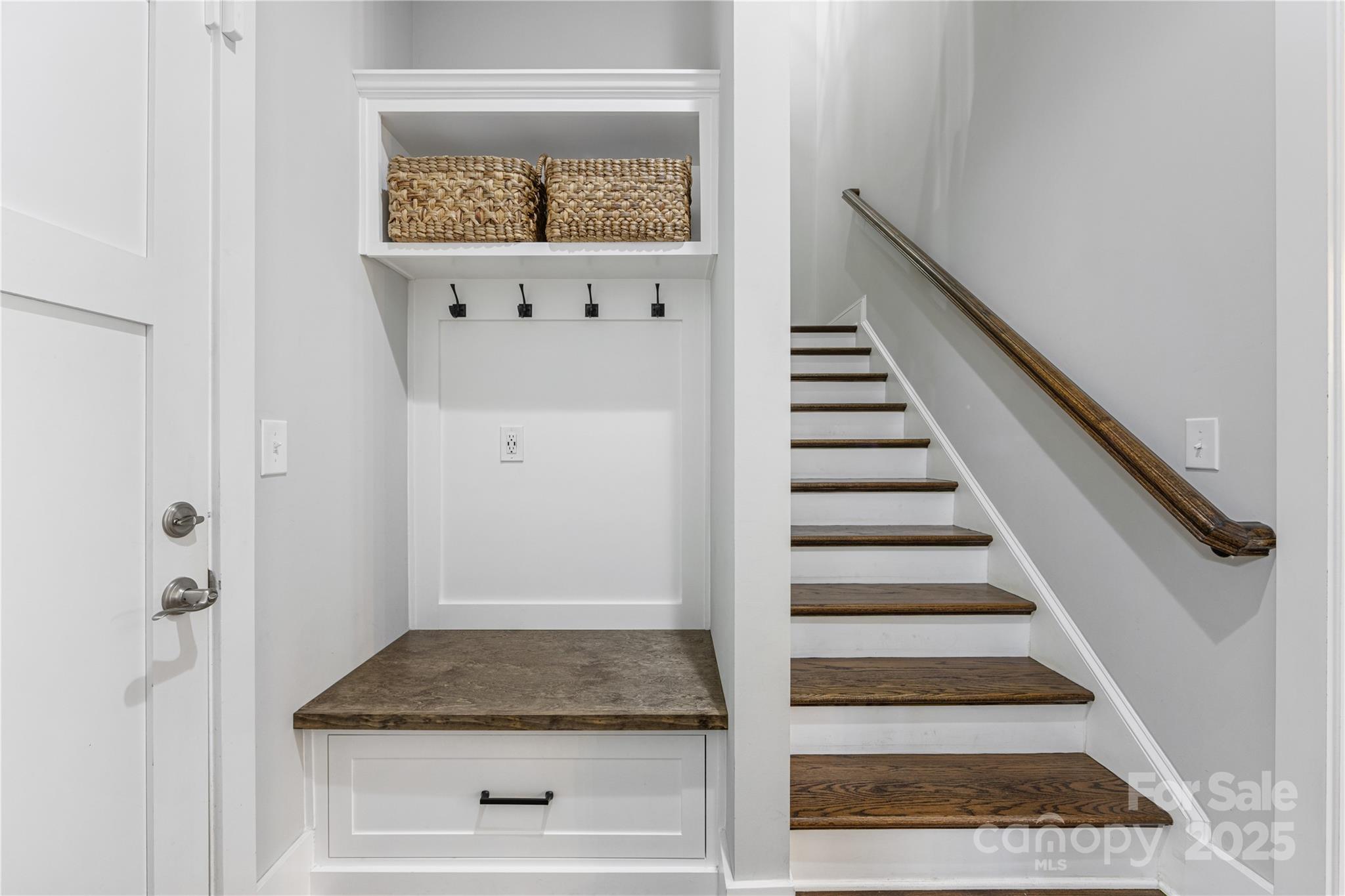 5207 Valley Stream Road