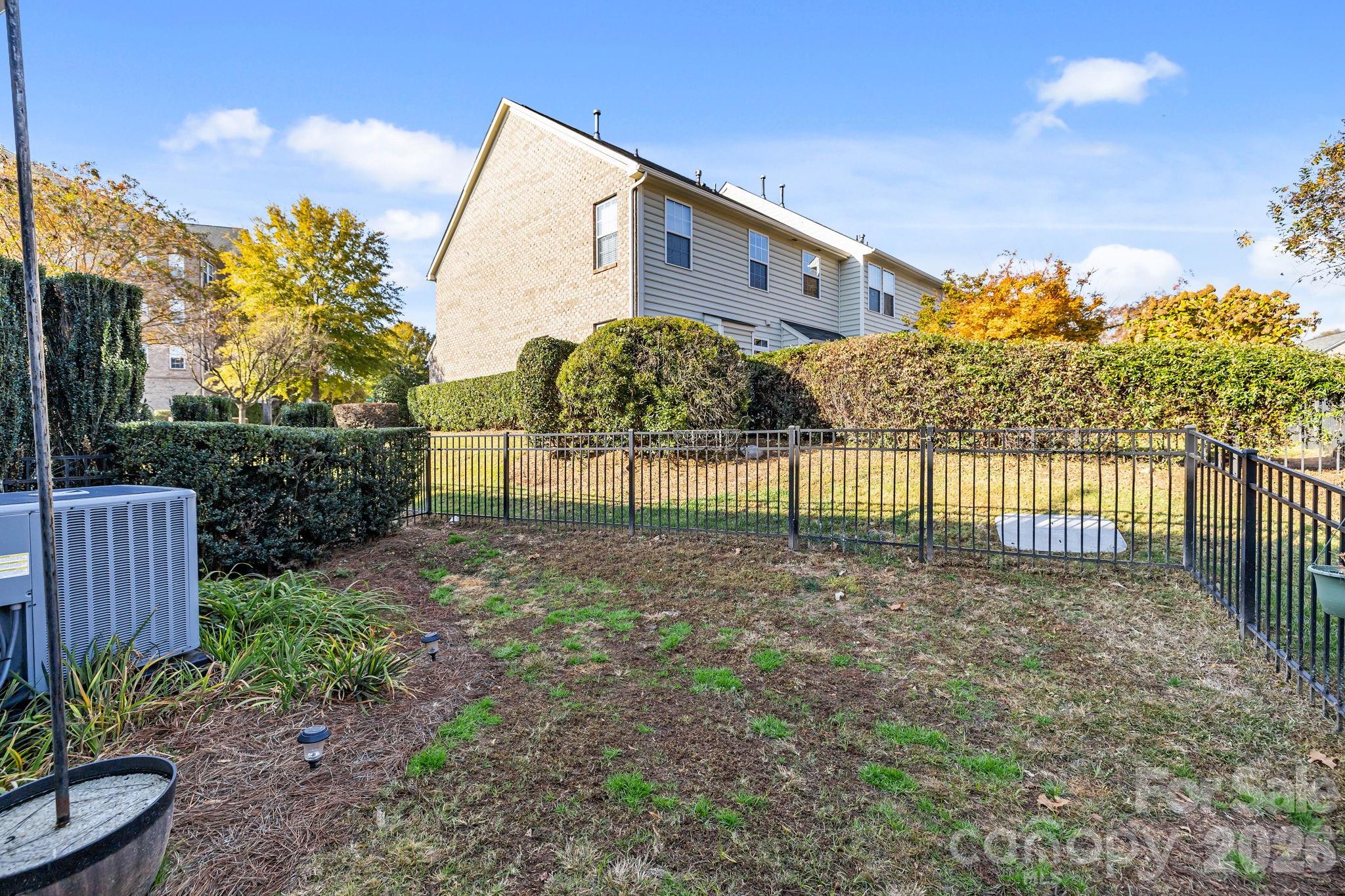 5922 Union Pacific Avenue