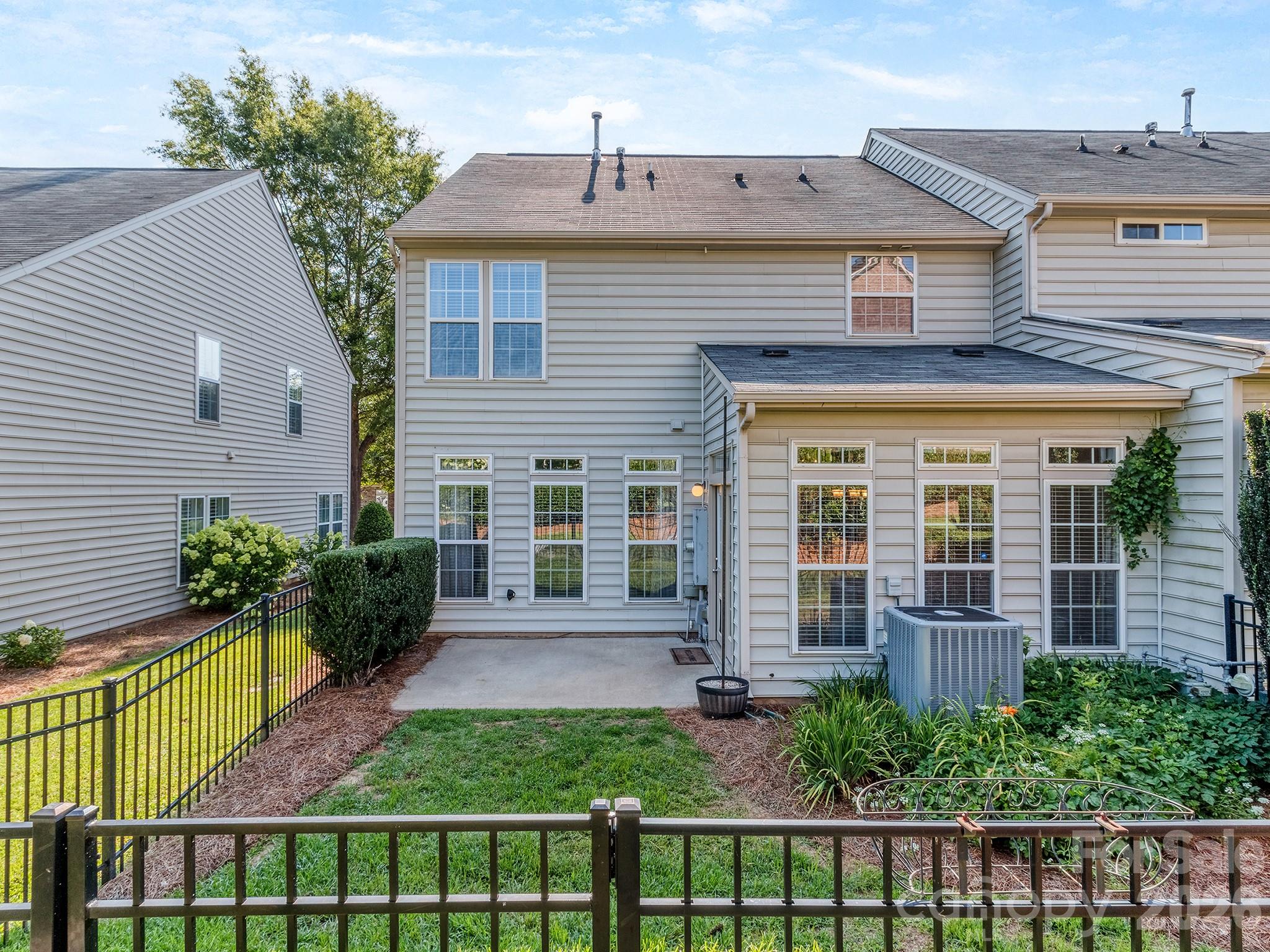 5922 Union Pacific Avenue