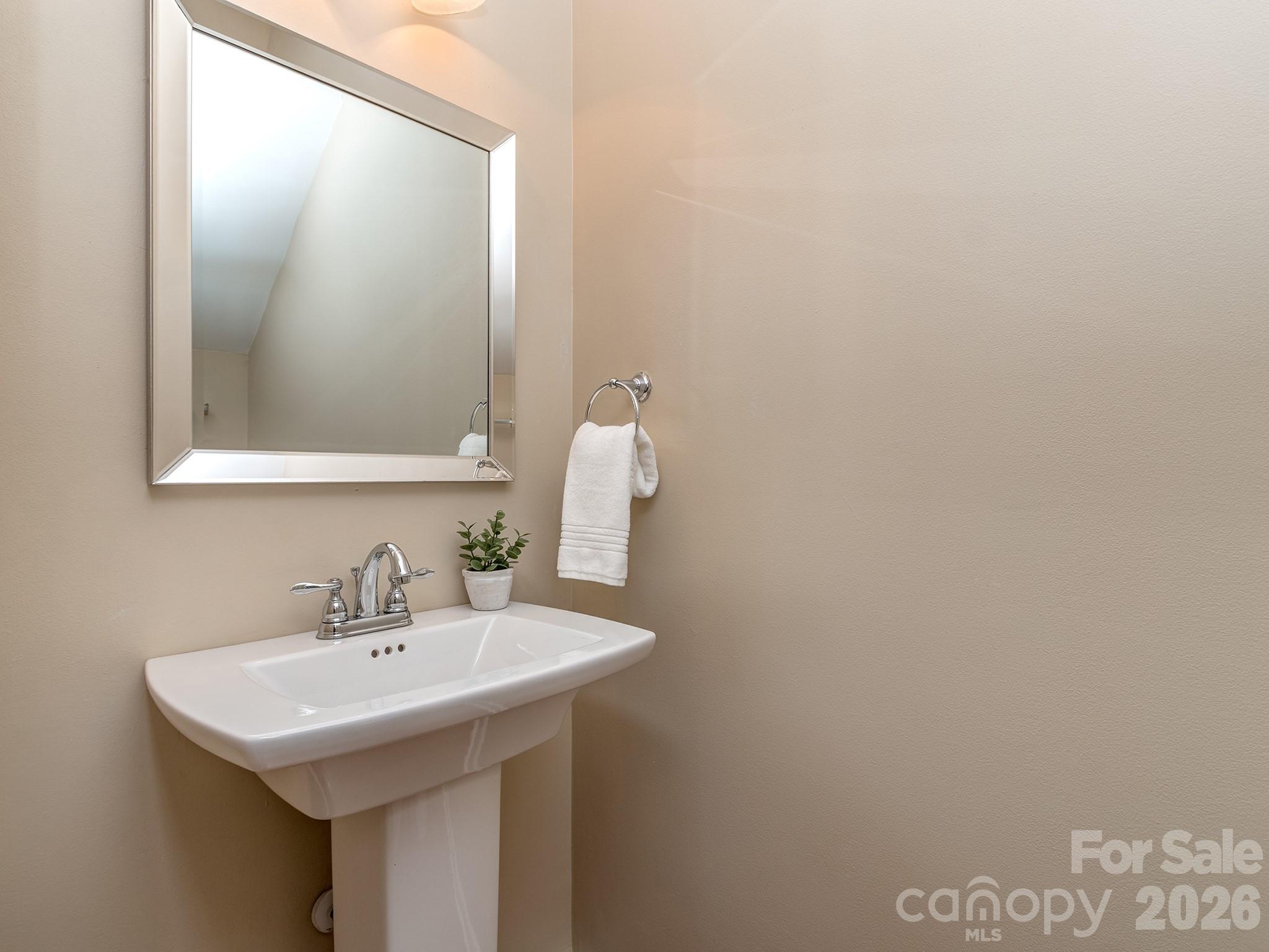 5922 Union Pacific Avenue