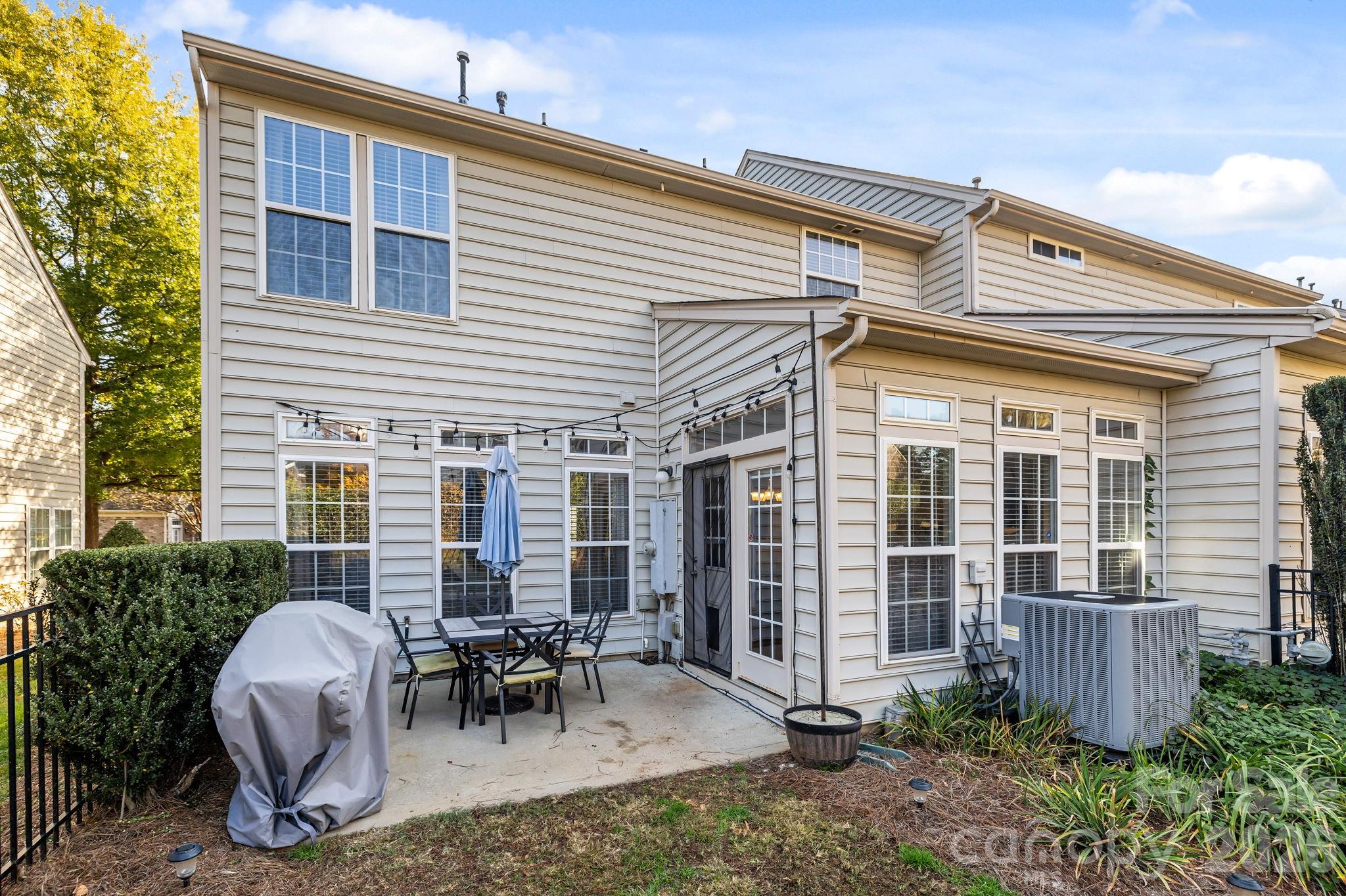 5922 Union Pacific Avenue