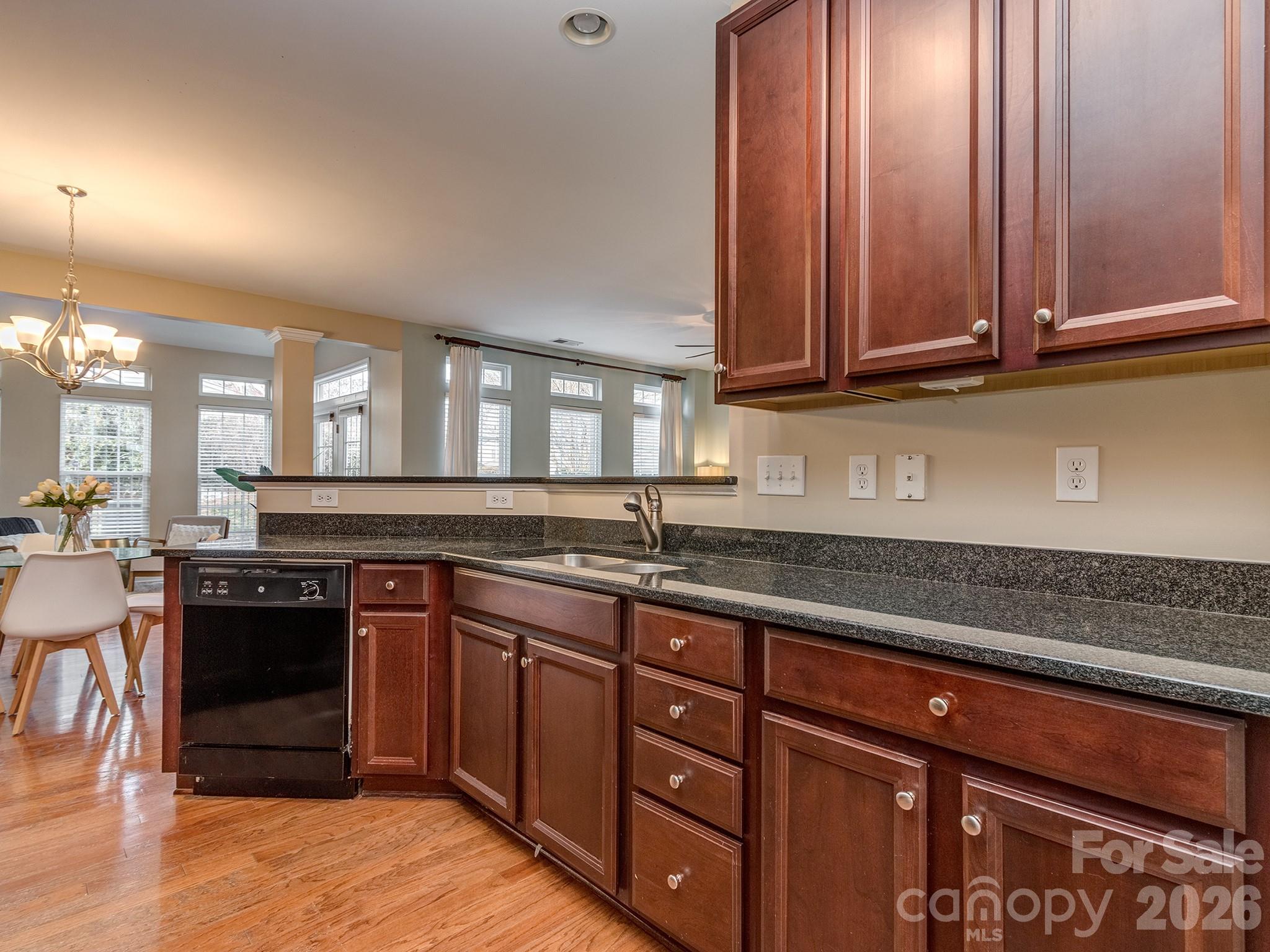 5922 Union Pacific Avenue