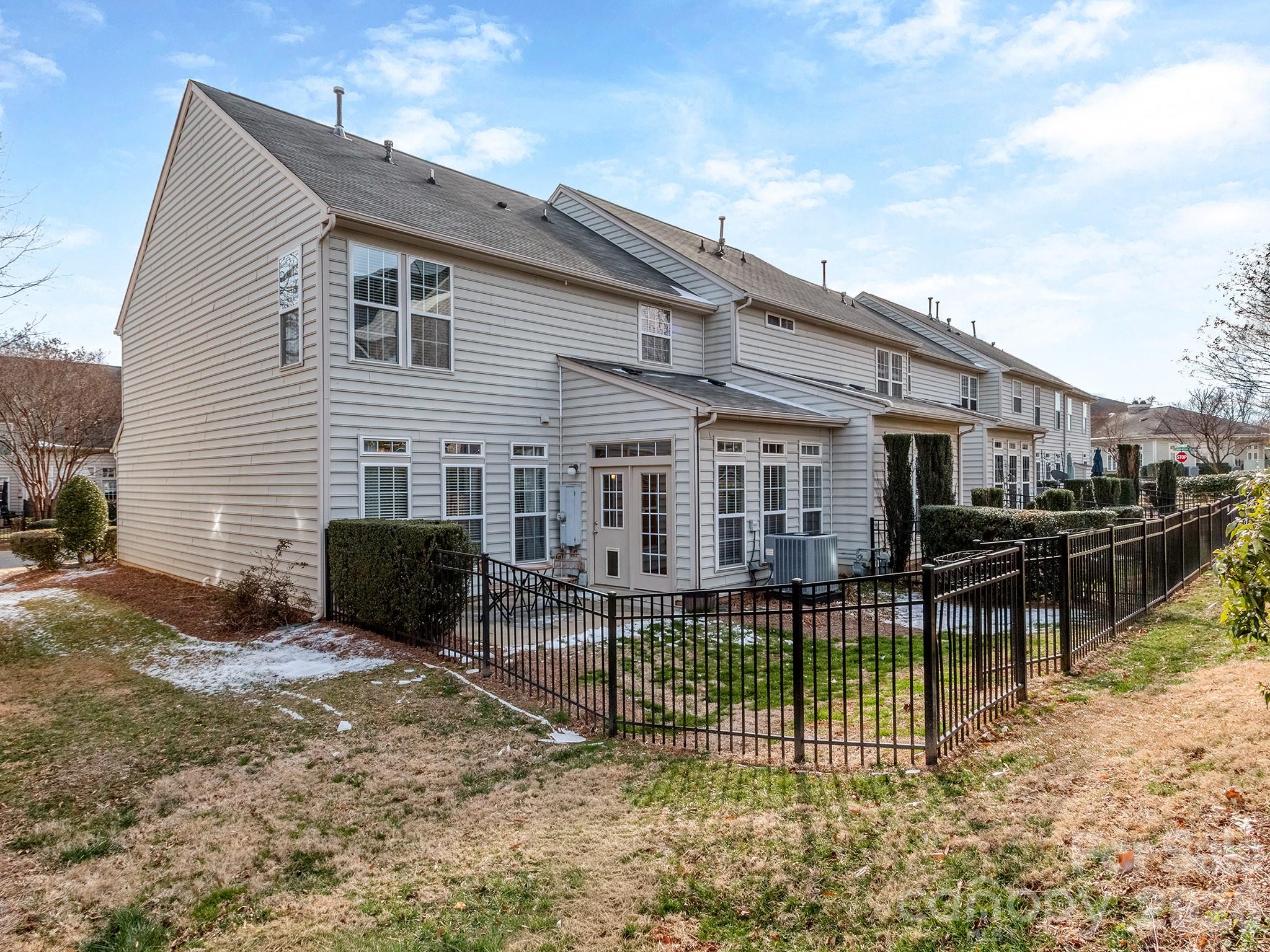 5922 Union Pacific Avenue