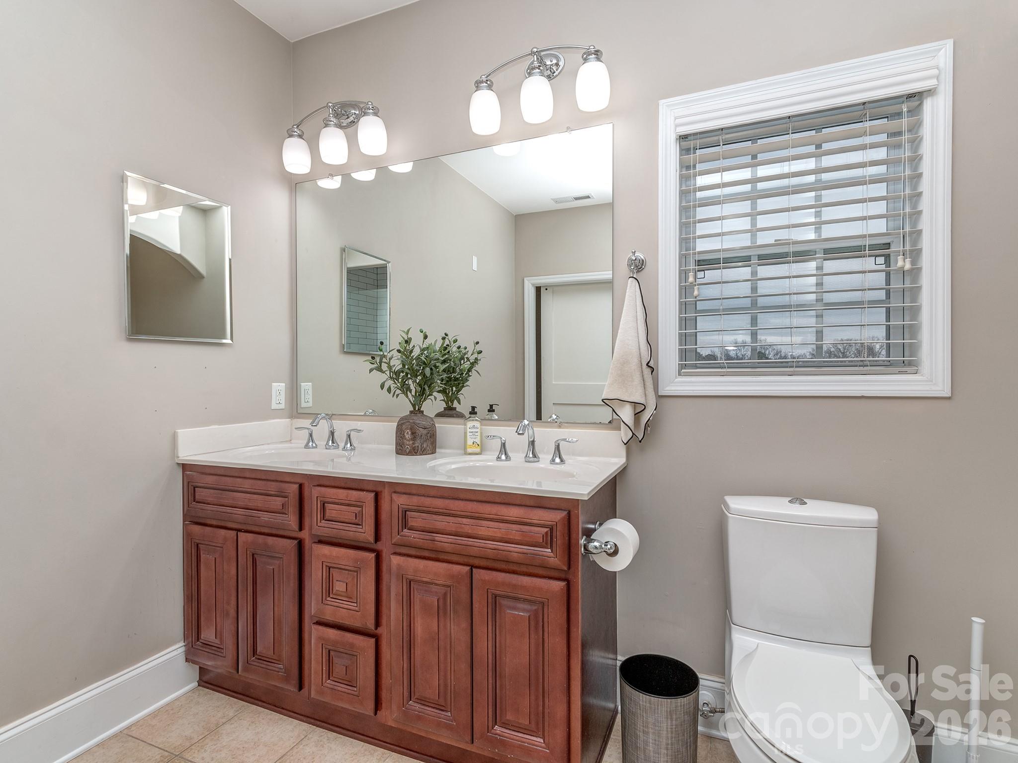 6605 Central Pacific Avenue Unit: 402