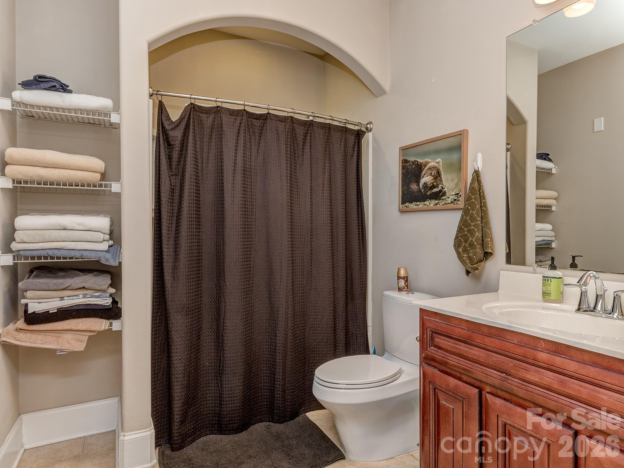 6605 Central Pacific Avenue Unit: 402