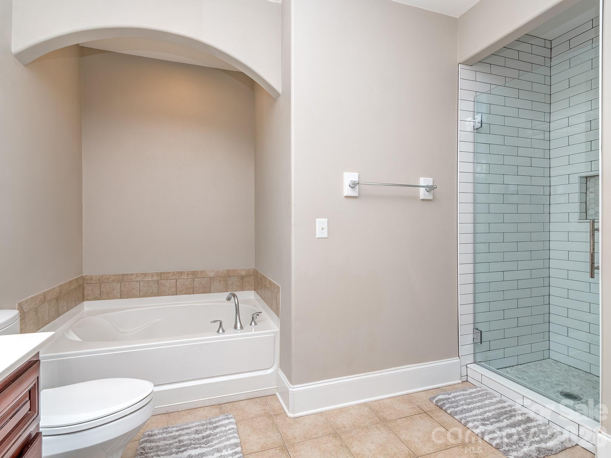 6605 Central Pacific Avenue Unit: 402